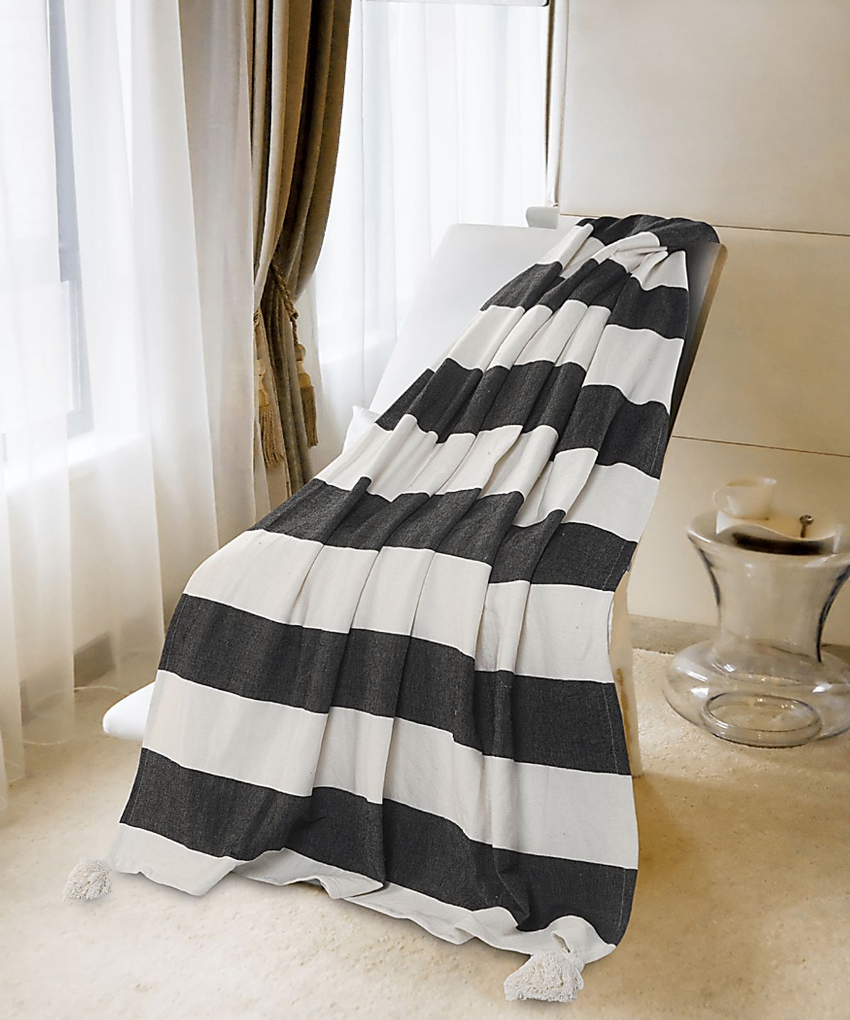 Nokodes Black Throw Blanket | Rooms to Go