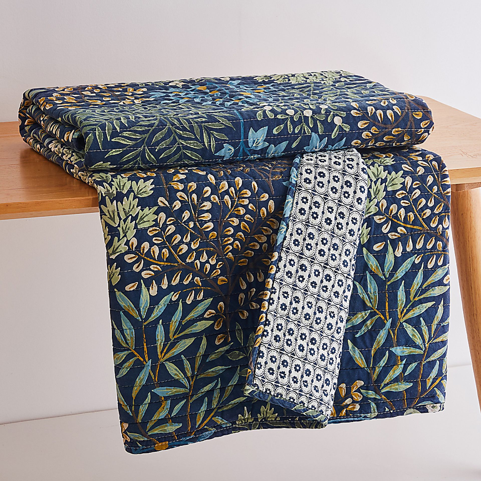 Nomalu Navy Throw Blanket - Image 4