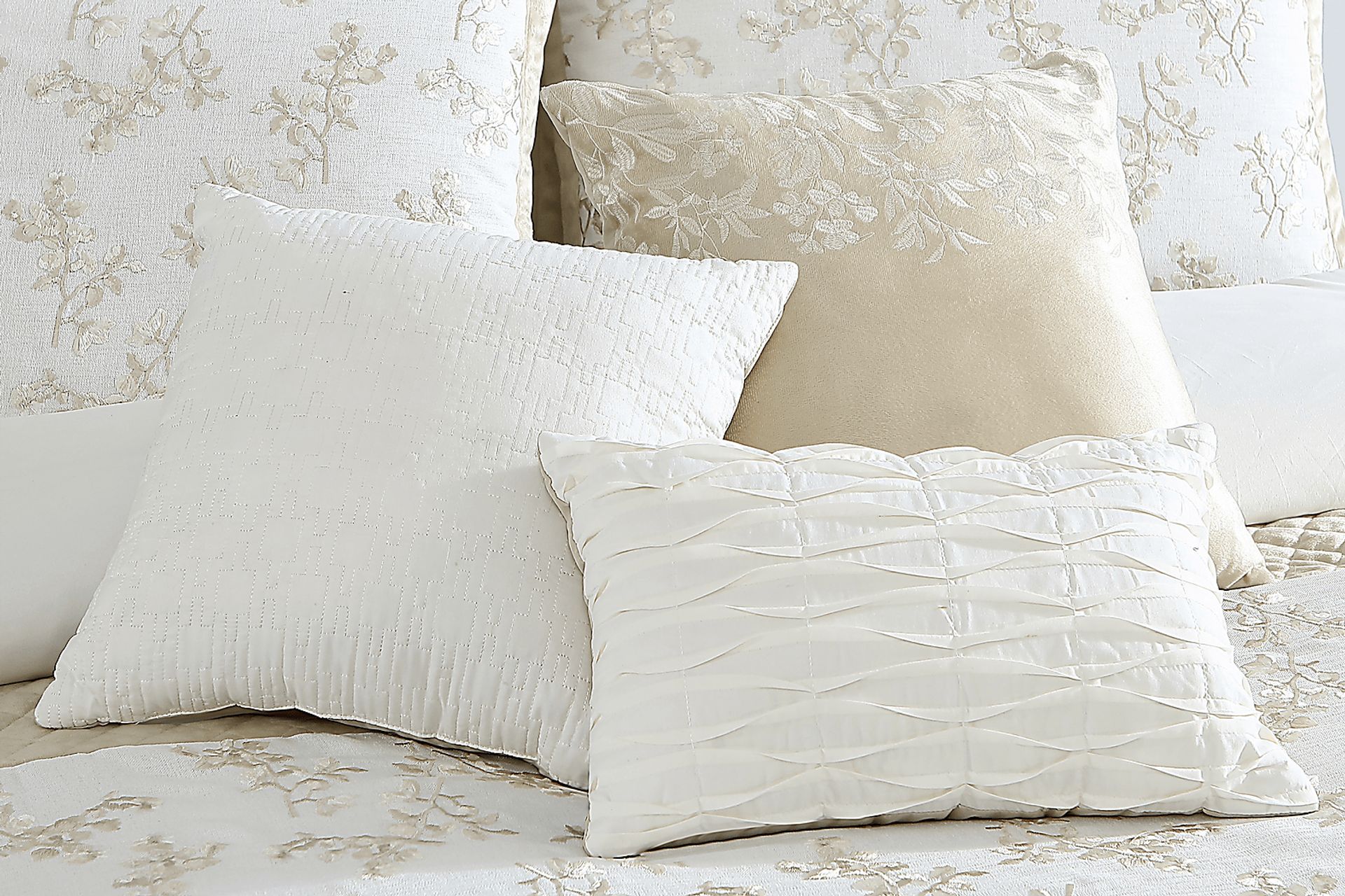 Northnup White 10 Pc King Comforter Set - Image 6