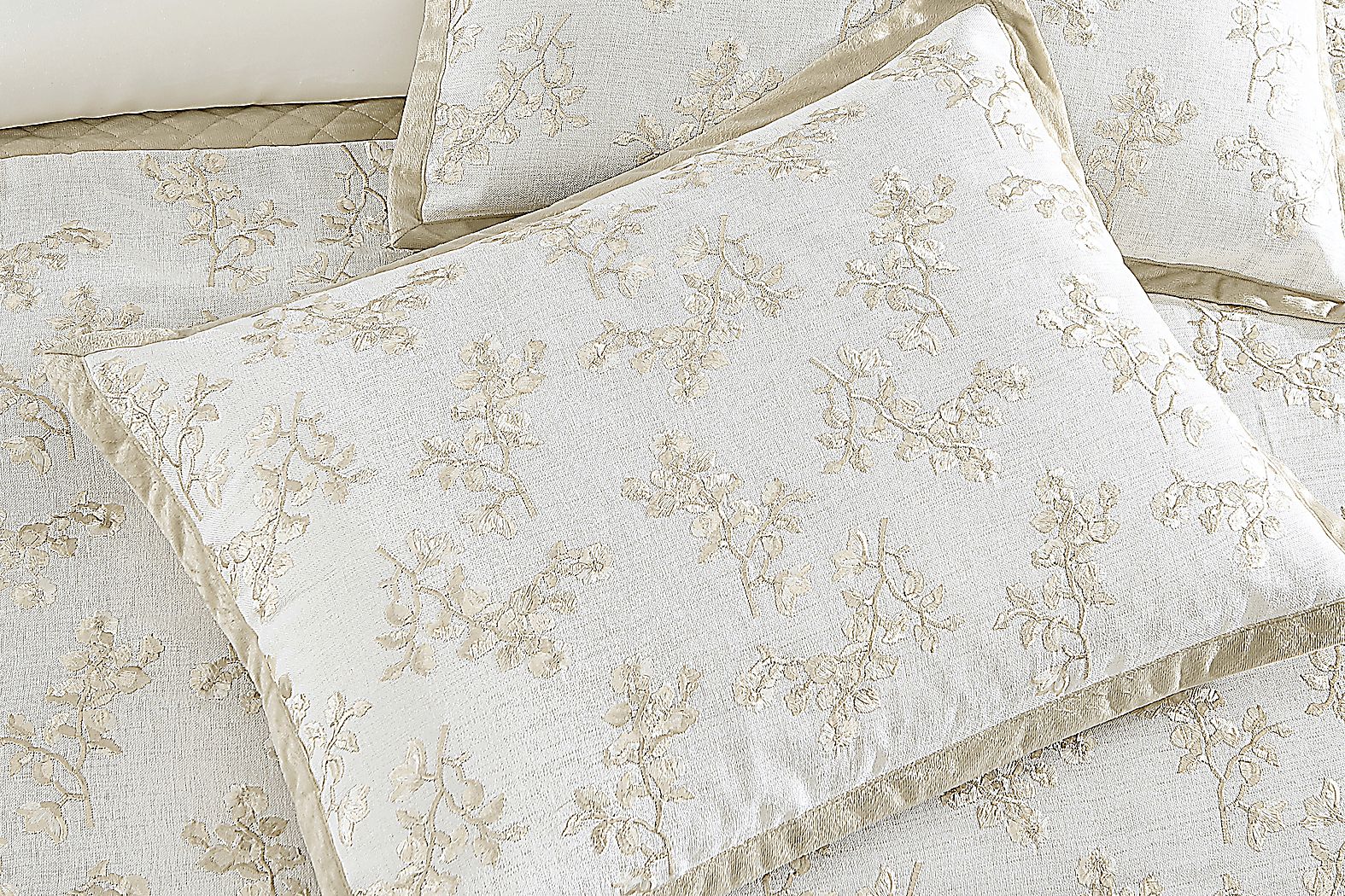 Northnup Comforter - Thumbnail 3