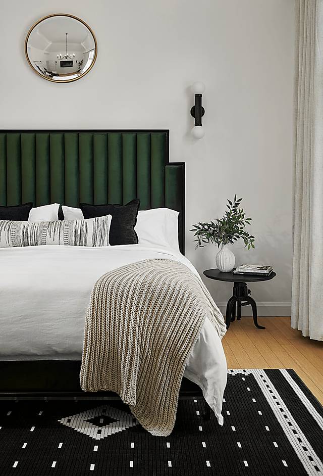 Novo Black 3'11 x 5'7 Rug - Thumbnail - Image 2