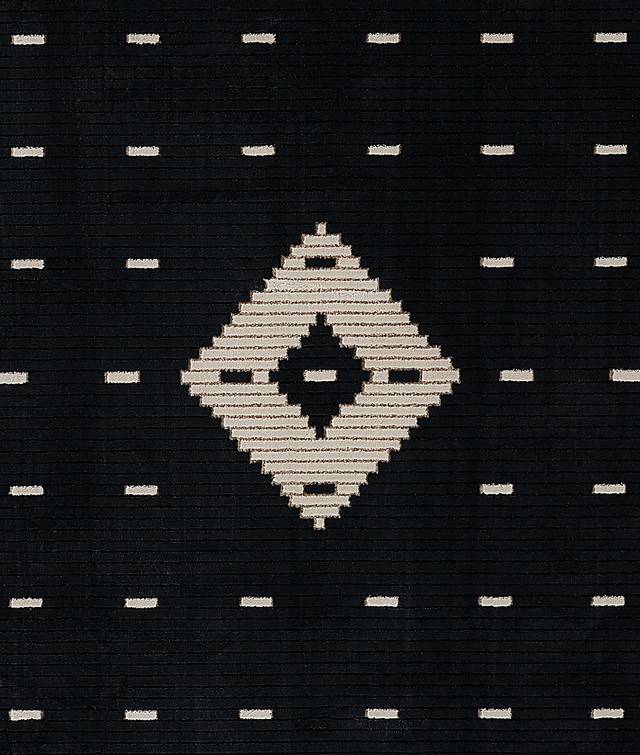 Novo Black 3'11 x 5'7 Rug - Thumbnail - Image 7