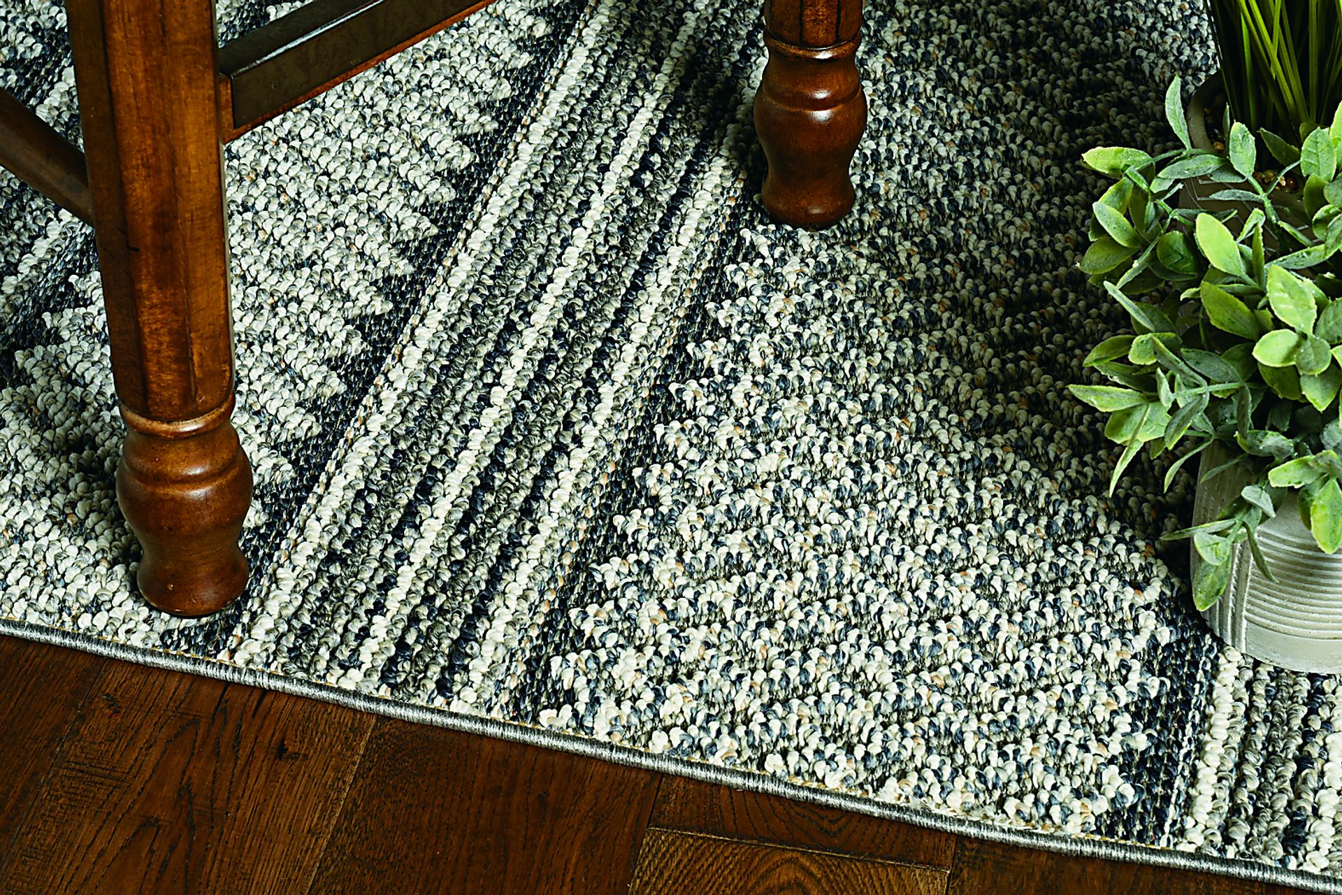 Nunahi Gray 5' x 7'6 Indoor/Outdoor Rug - Image 3