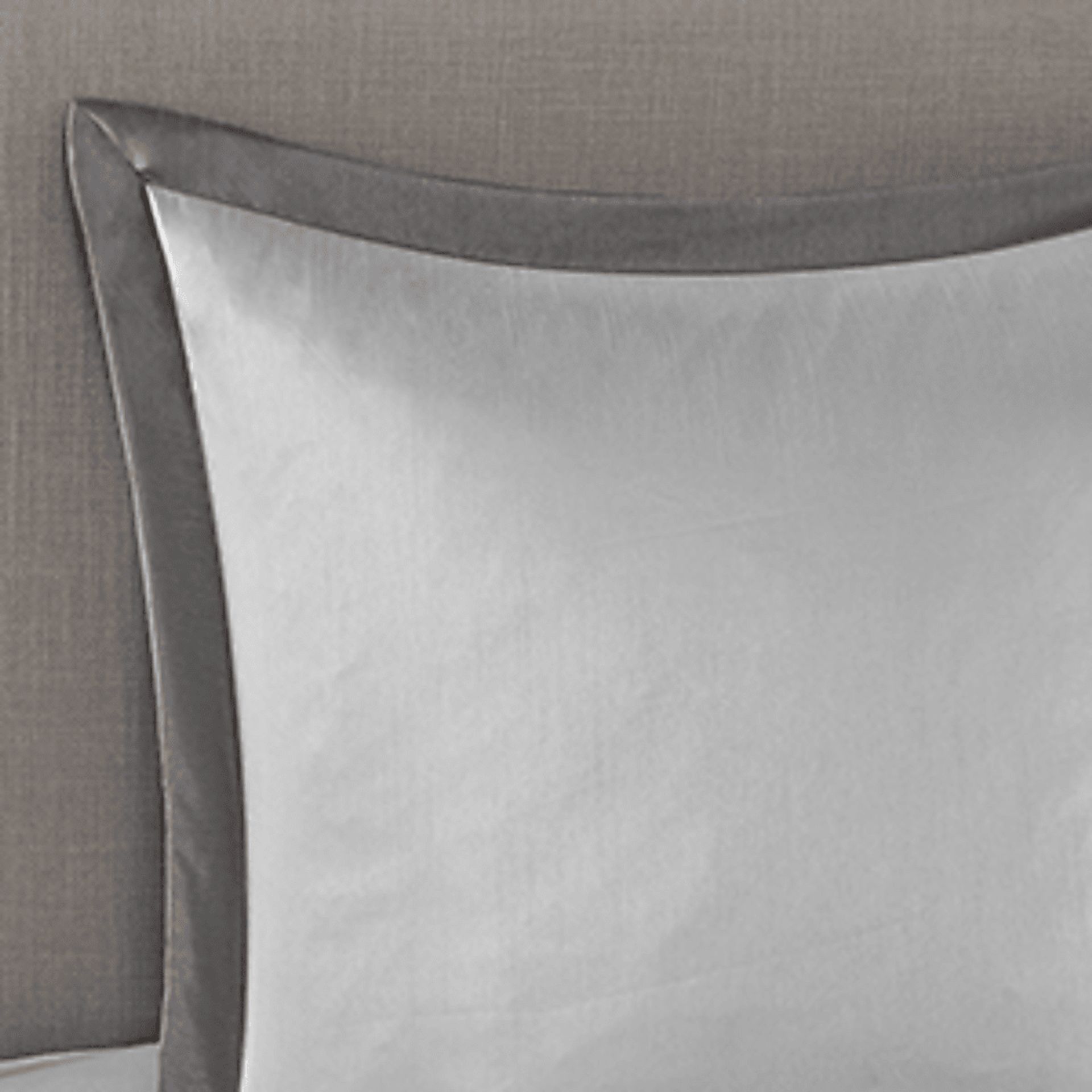 Nyelle Gray 24 Pc Queen Room in a Bag - Image 5