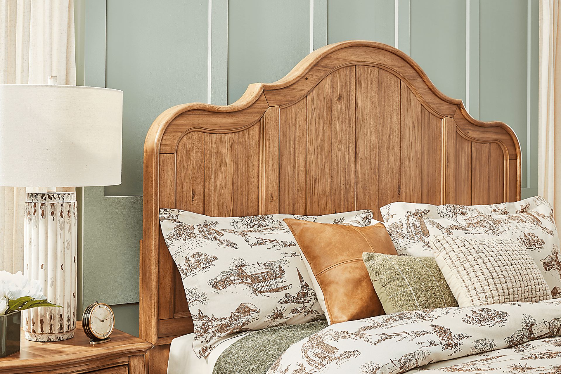 Oaklin Ridge Brown 7 Pc King Panel Bedroom - Image 3