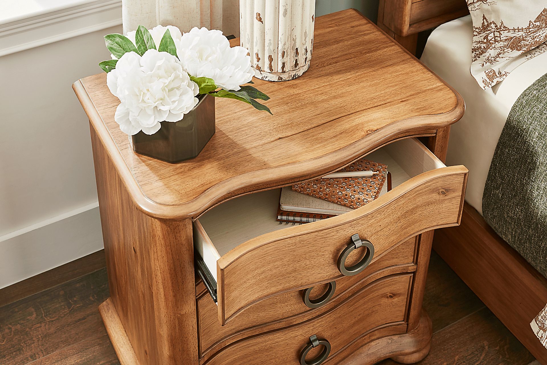 Oaklin Ridge Brown 7 Pc King Panel Bedroom - Image 13