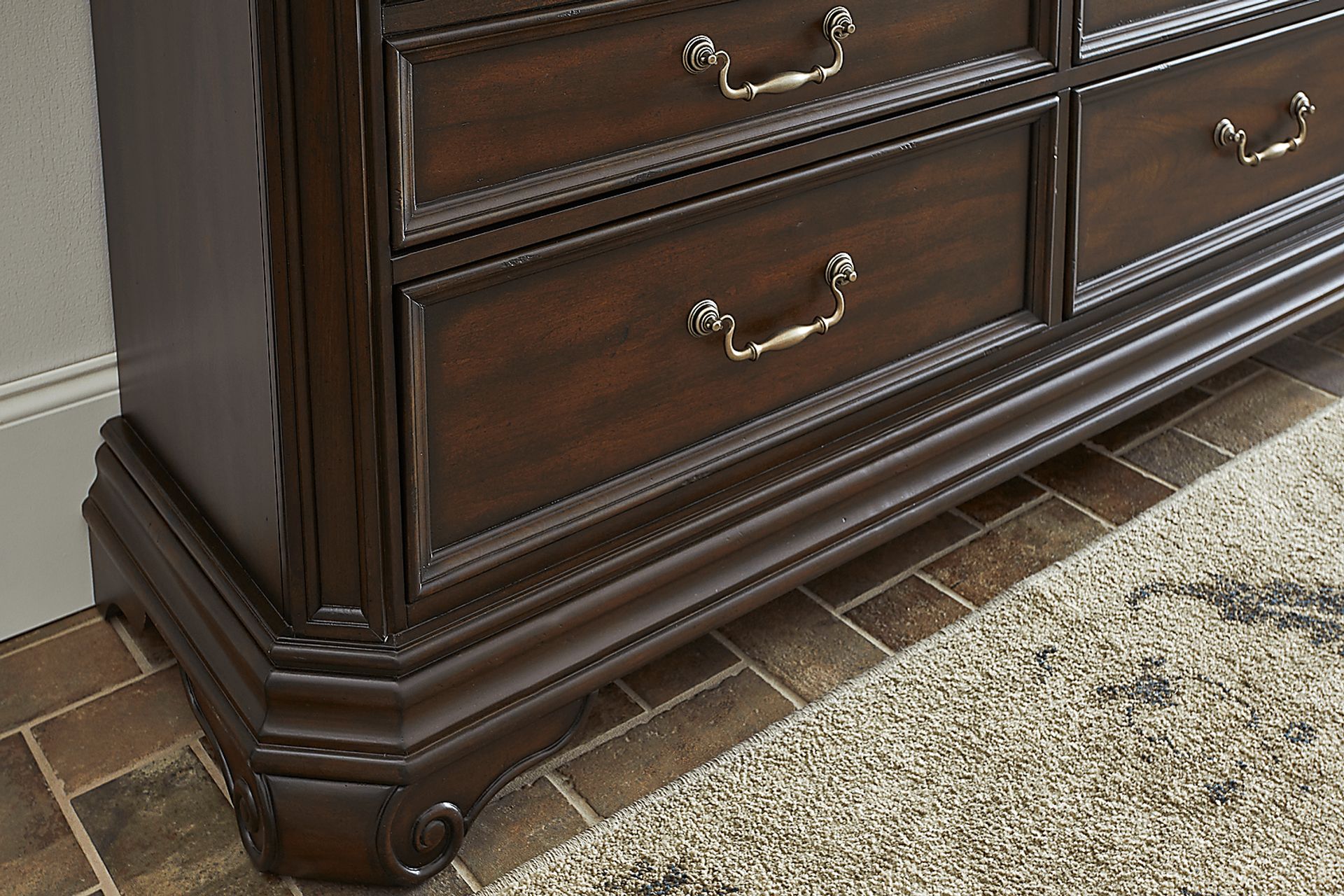 Oakmont Brown Cherry 7 Pc King Bedroom - Image 6
