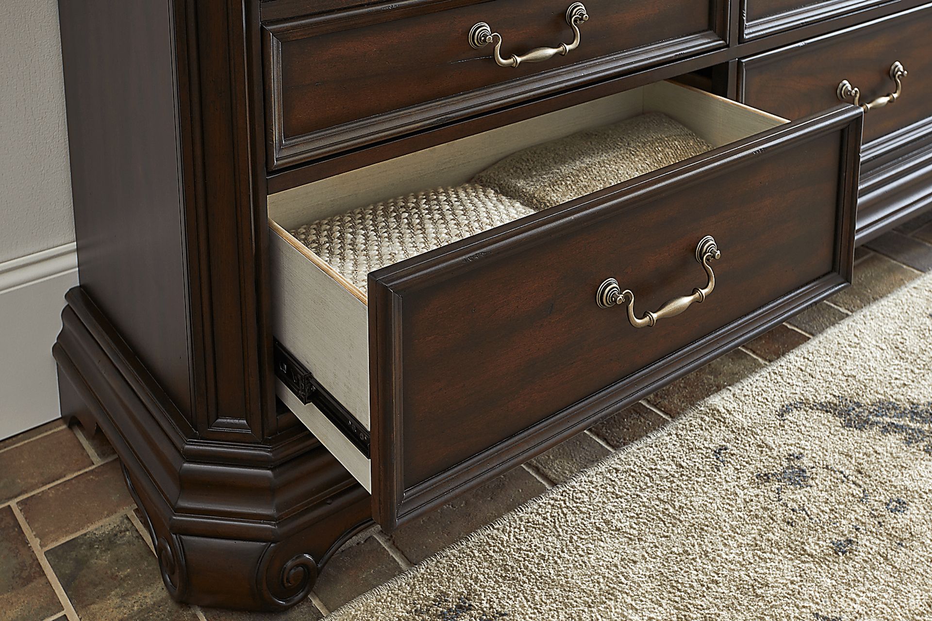 Oakmont Brown Cherry 7 Pc King Bedroom - Image 8