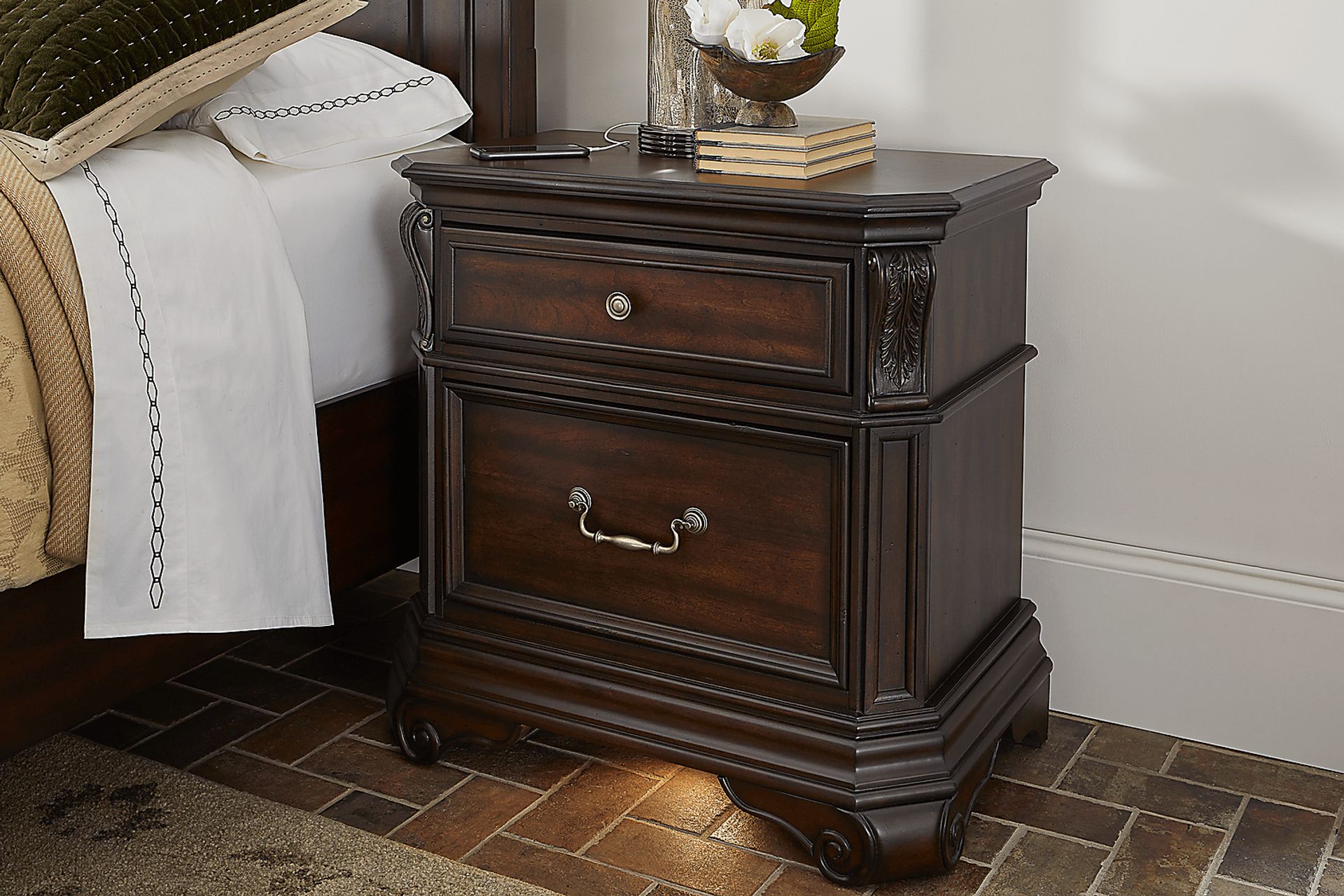 Oakmont Brown Cherry 7 Pc King Bedroom - Image 10