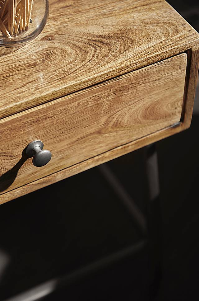 Oakwilde Brown Side Table - Thumbnail - Image 5