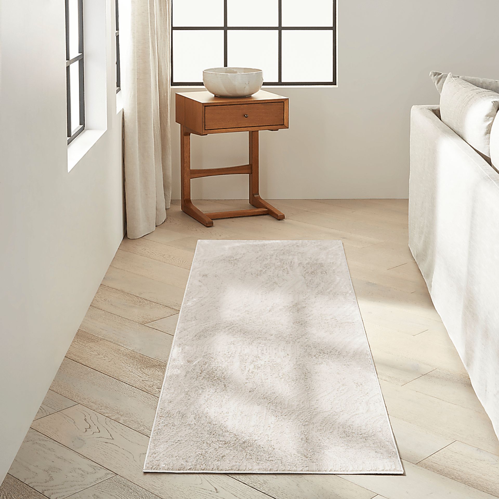 Oatley Silver 2'3" x 7'5" Rug - Image 5