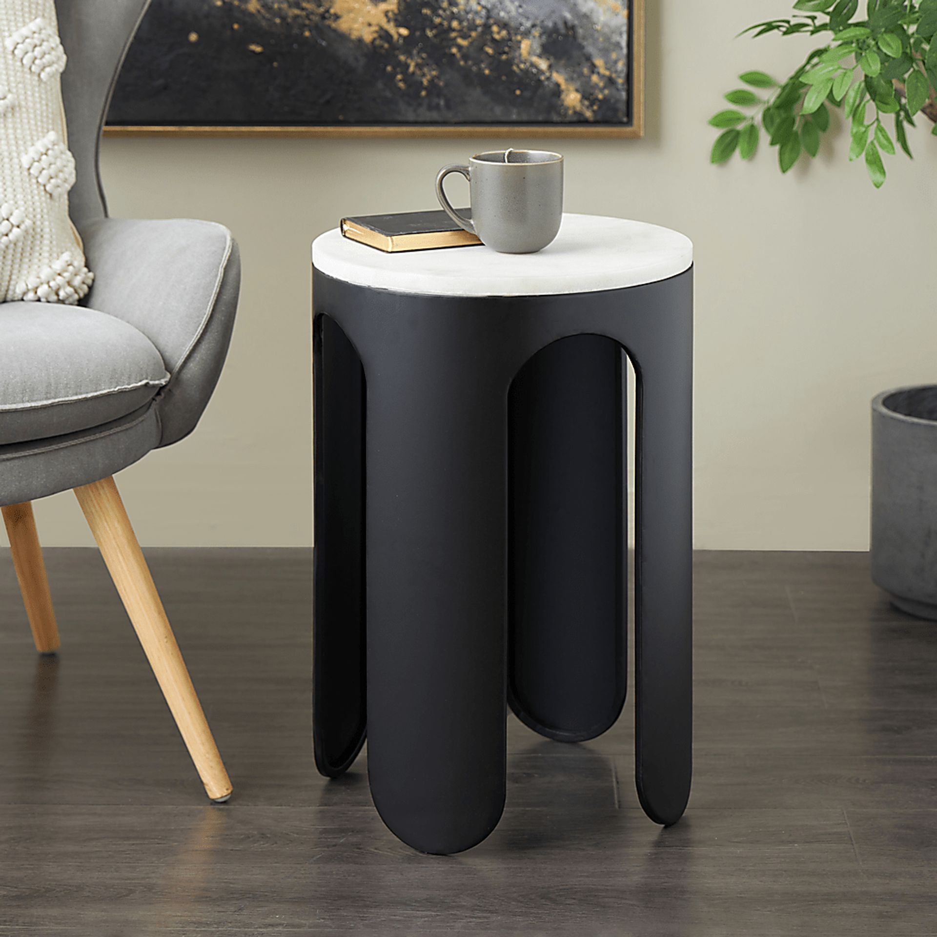 Oluda Black Accent Table - Image 2