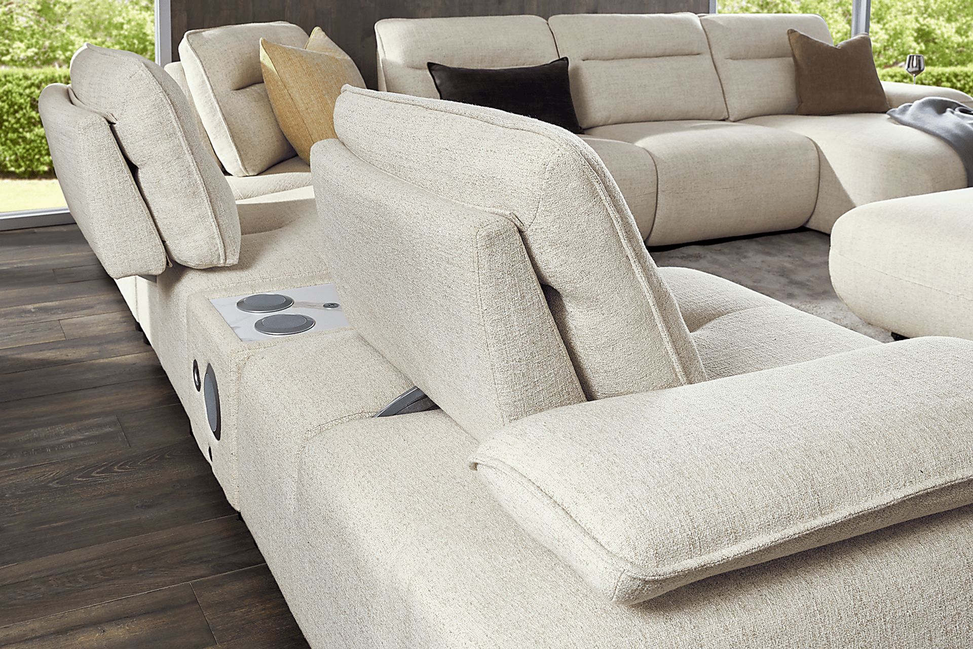 Olympia Linen 7 Pc Sectional with Audio - Image 3