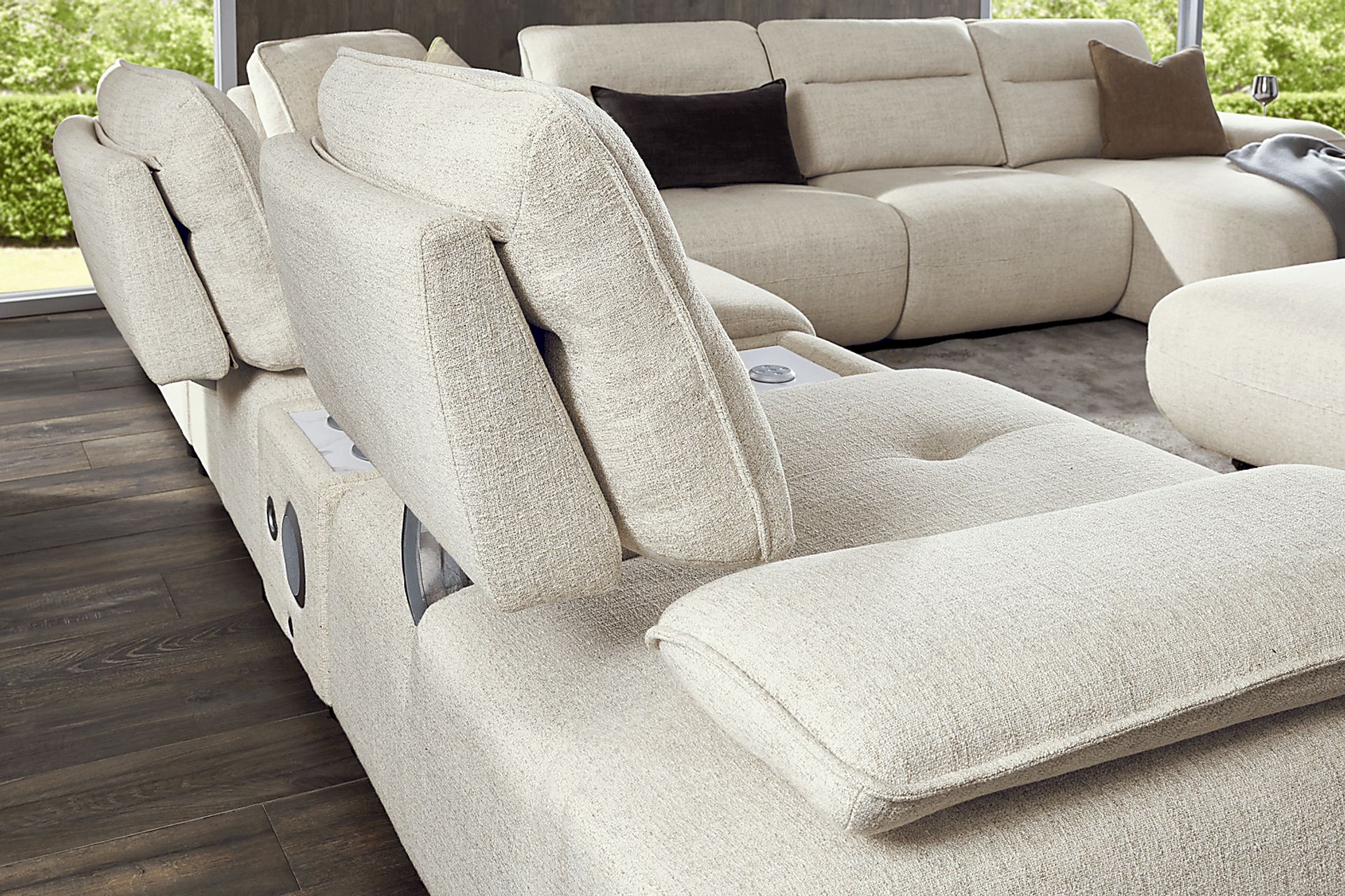 Olympia Linen 7 Pc Sectional with Audio - Image 4