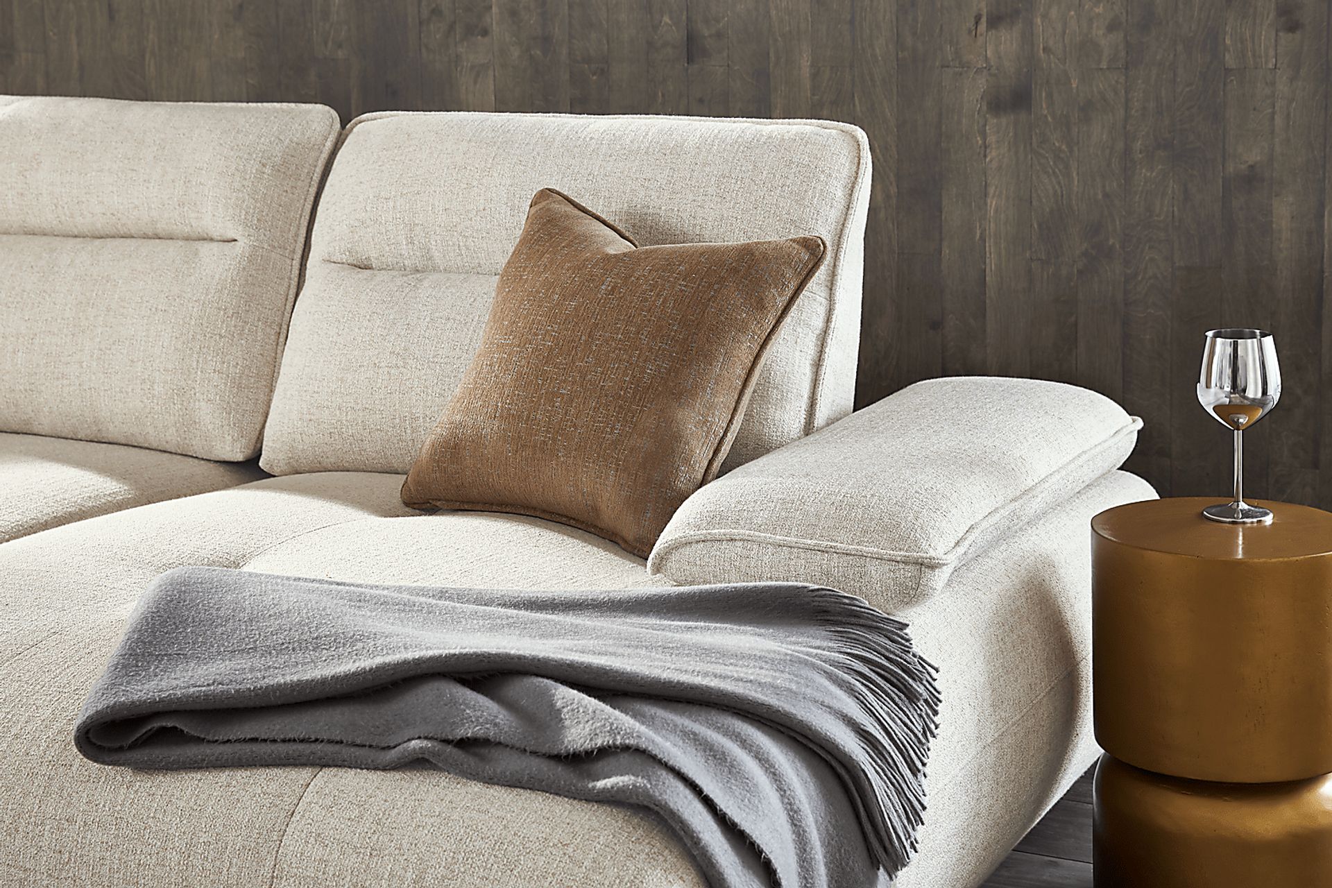 Olympia Linen 7 Pc Sectional with Audio - Image 13