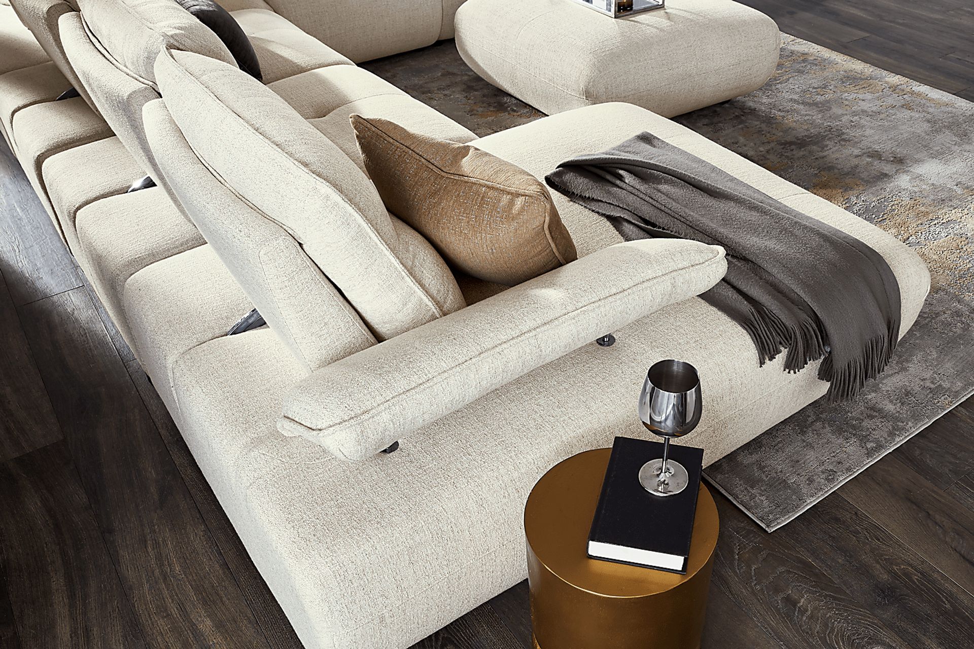 Olympia Linen 7 Pc Sectional with Audio - Image 4