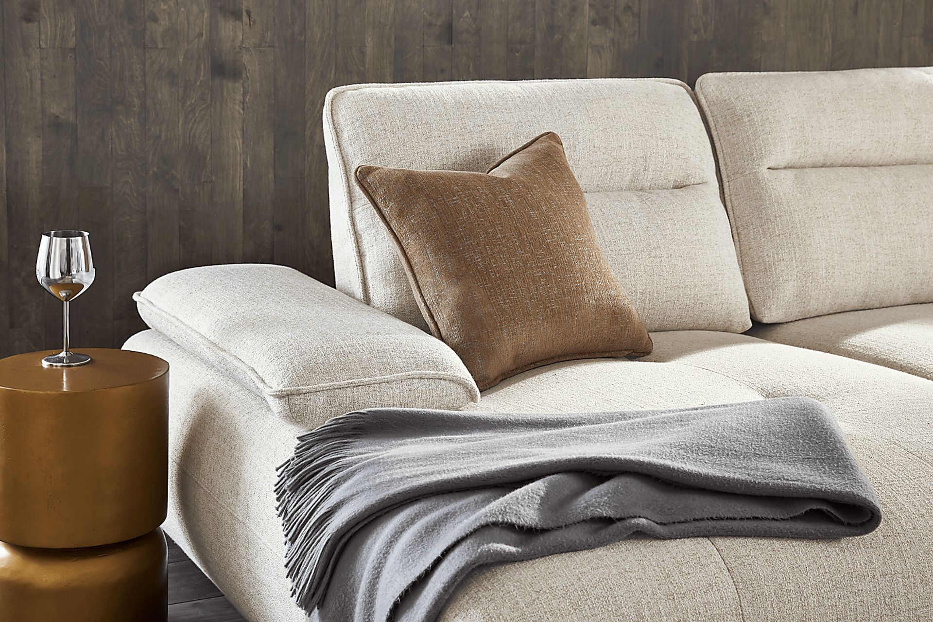 Olympia Linen 7 Pc Sectional with Audio - Image 6