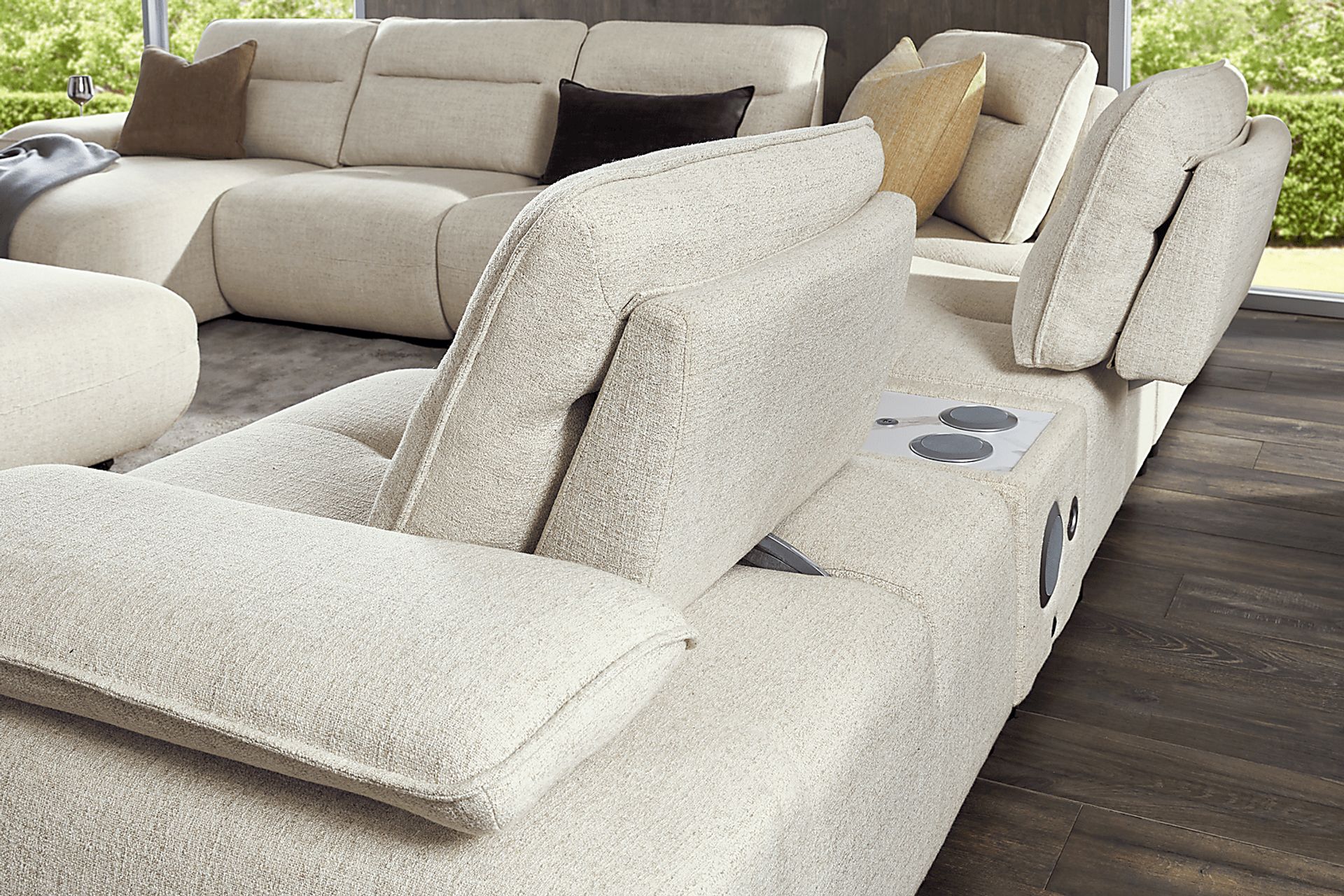 Olympia Linen 7 Pc Sectional with Audio - Image 9