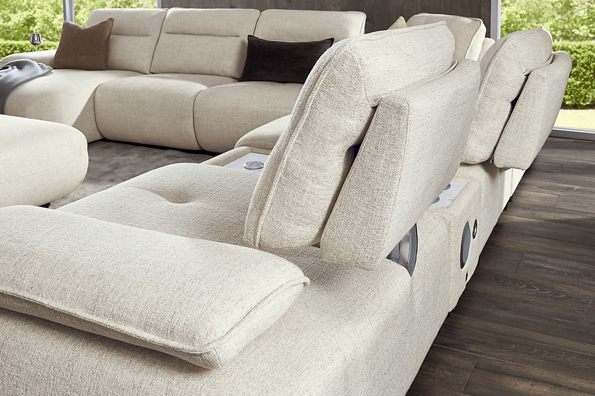 Olympia Linen 7 Pc Sectional with Audio - Image 12