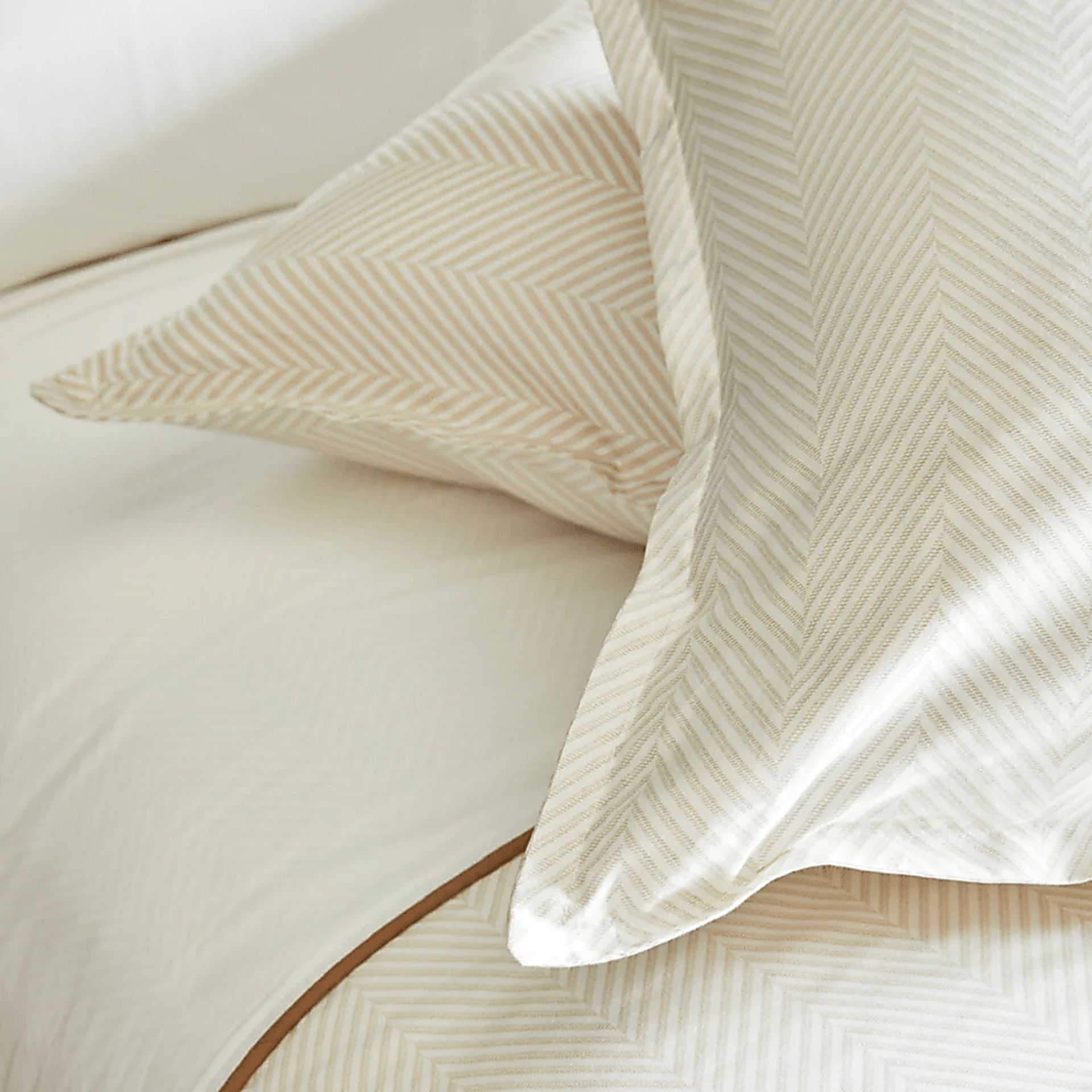 Omyri Beige 4 Pc Queen Duvet Set - Image 2