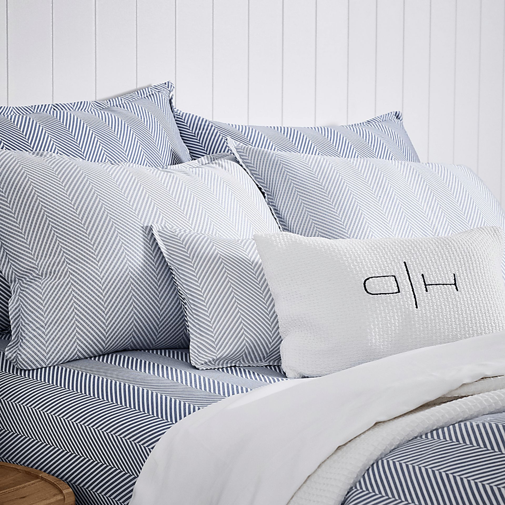 Omyri Blue 4 Pc King Duvet Set - Image 1