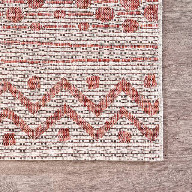 Onomis Beige/Red 5' x 8' Indoor/Outdoor Rug - Thumbnail - Image 5