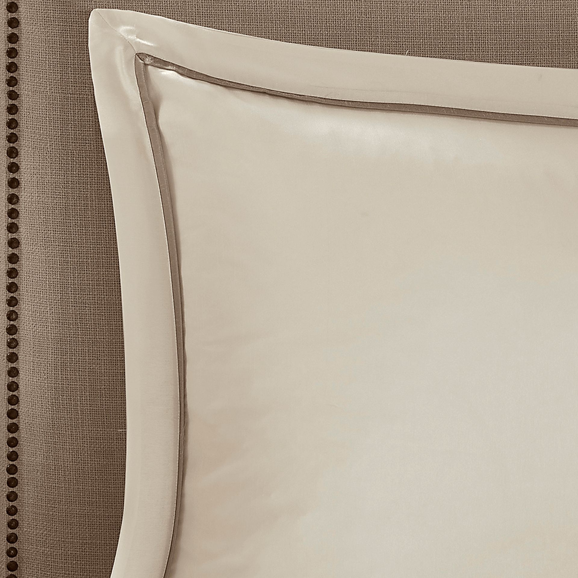 Opelusas Ivory 24 Pc King Bedding Set - Image 3