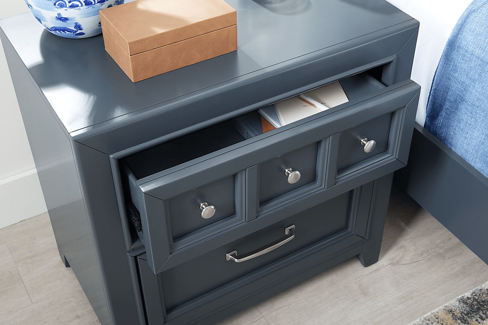 Owings Mill Graphite 7 Pc Queen Panel Bedroom - Image 16