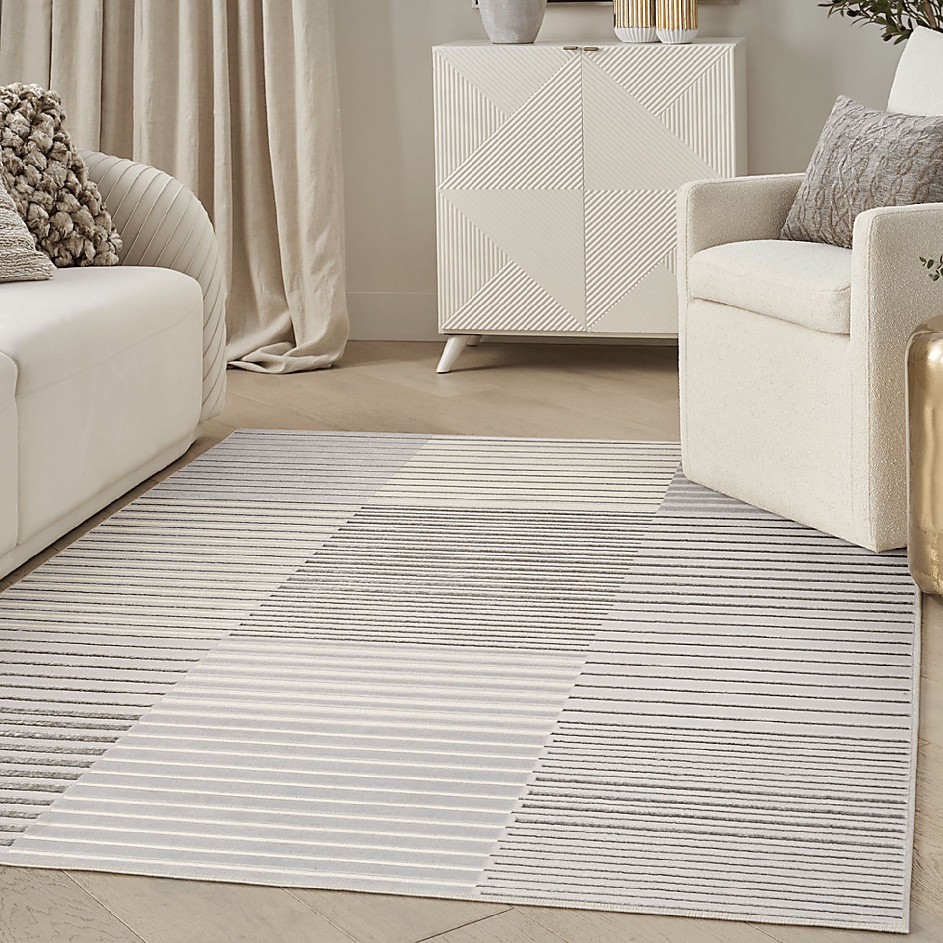 Paphi Silver/Gray 5'3 x 7'3 Rug - Image 3