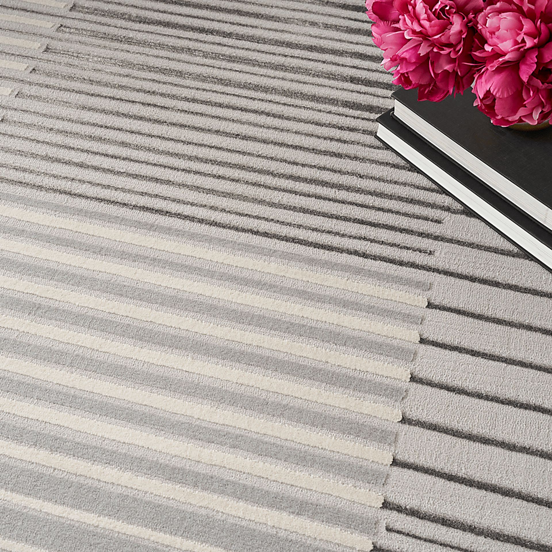 Paphi Silver/Gray 5'3 x 7'3 Rug - Image 8