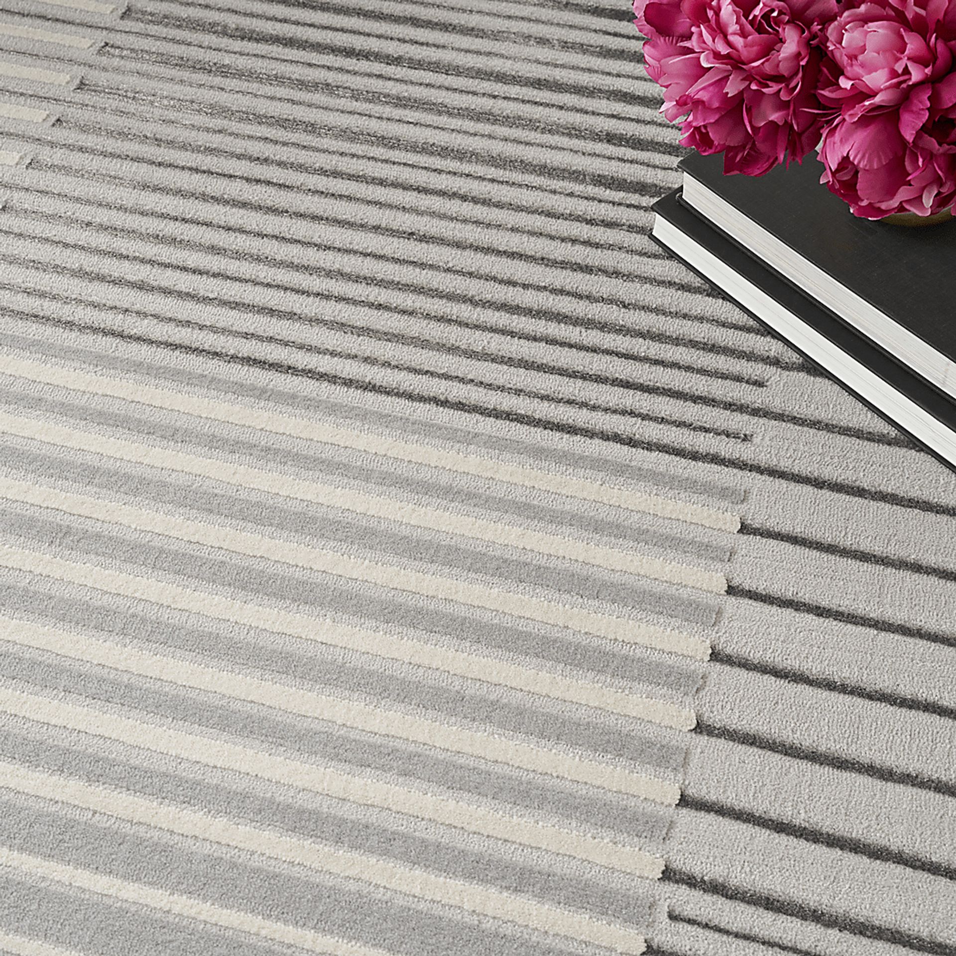 Paphi Silver/Gray 7'10 x 9'10 Rug - Image 4