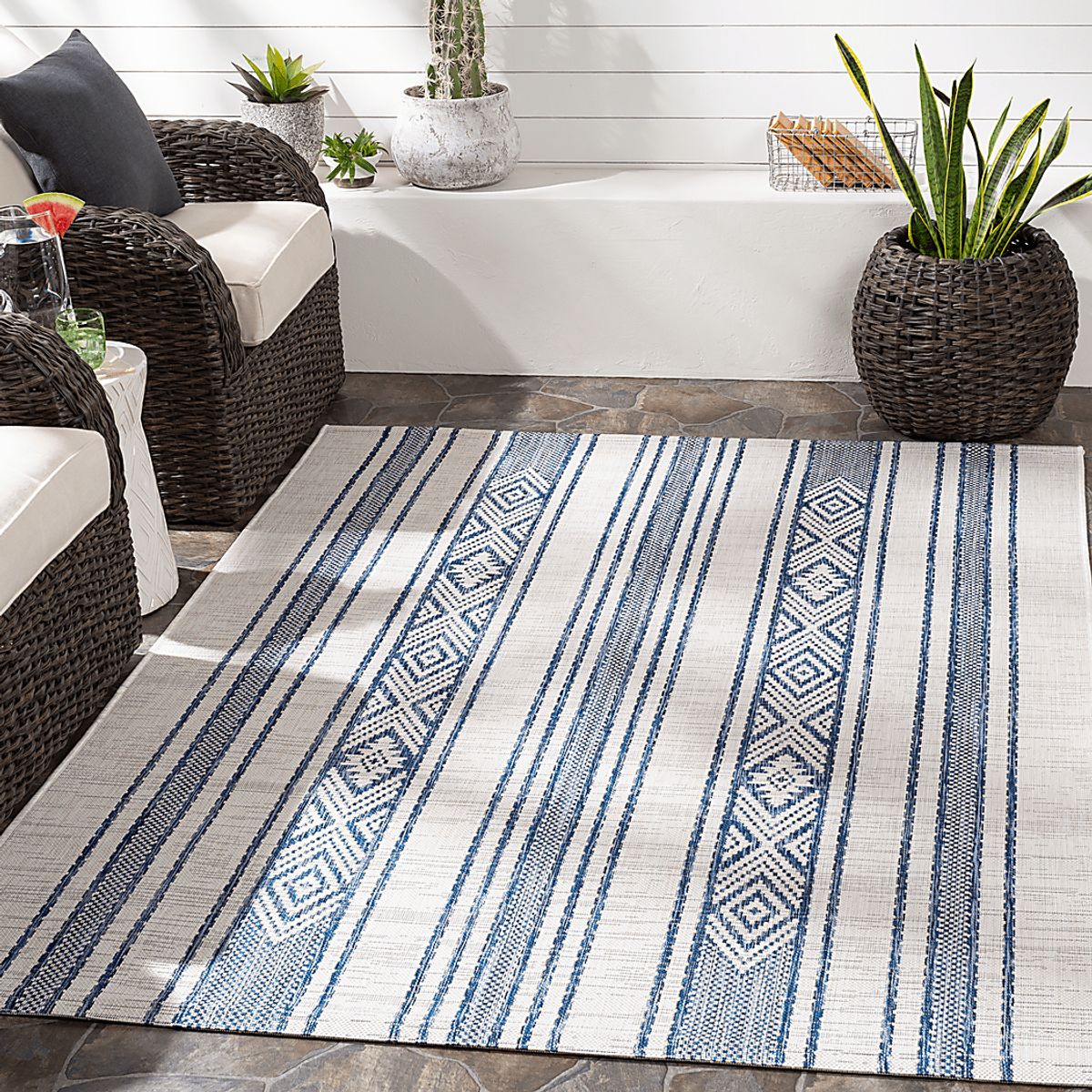 Perris Dark Blue Polypropylene Fabric Outdoor Rug | Rooms to Go