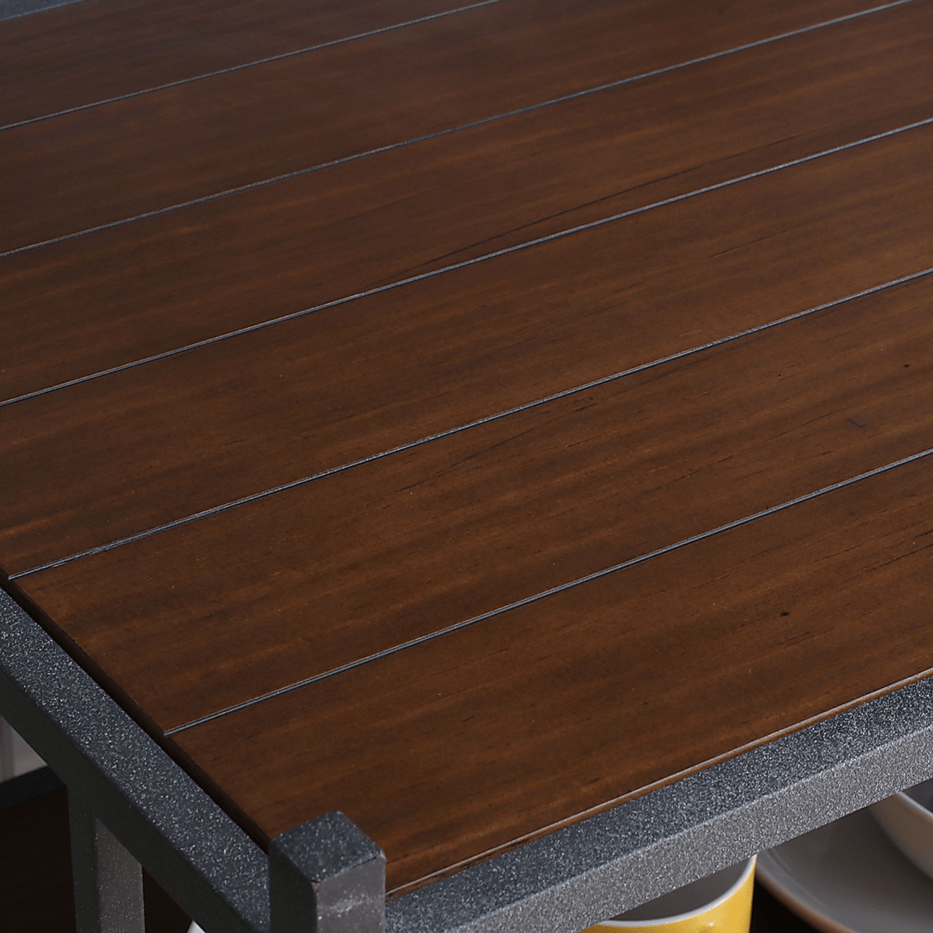Pierside Black Server - Image 3