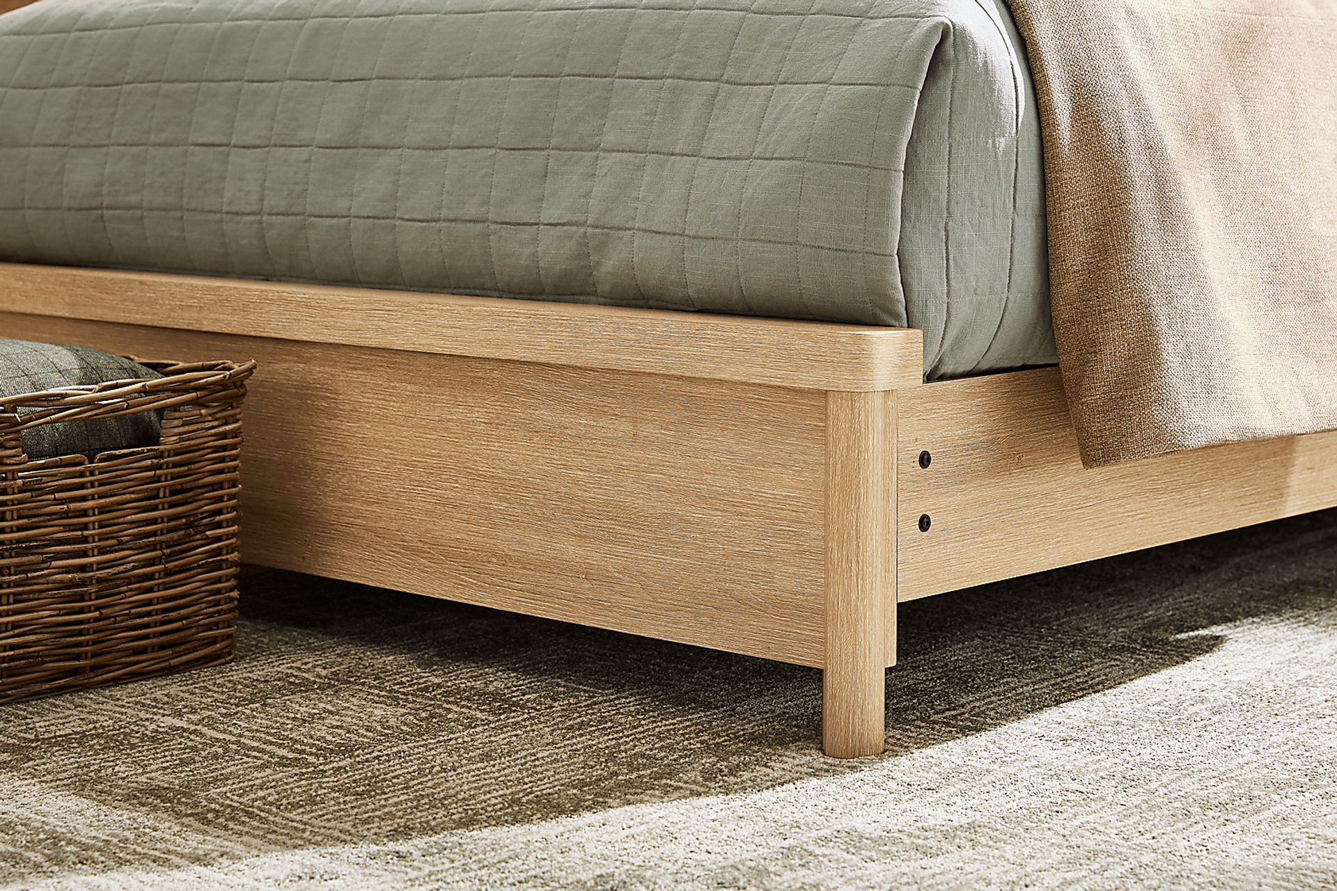 Pinebrook Natural 5 Pc Queen Panel Bedroom - Image 4
