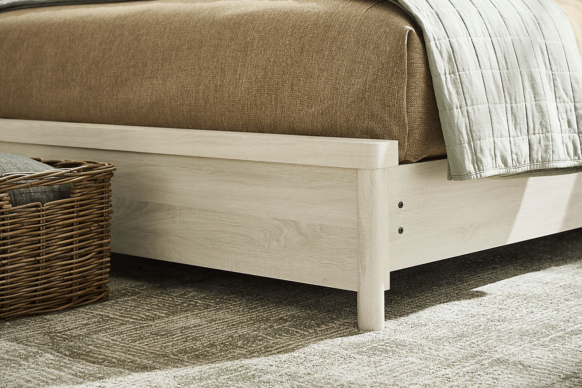 Pinebrook White 3 Pc Queen Panel Bed - Image 4