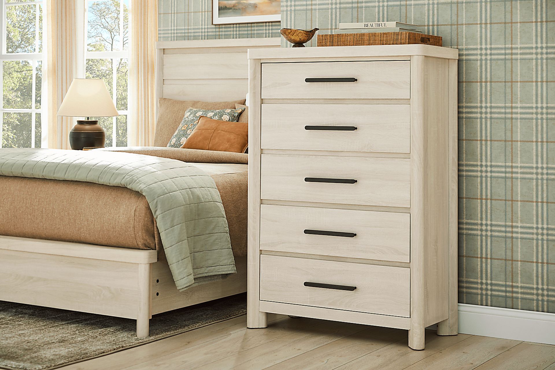 Pinebrook White 5 Pc Queen Panel Bedroom - Image 6