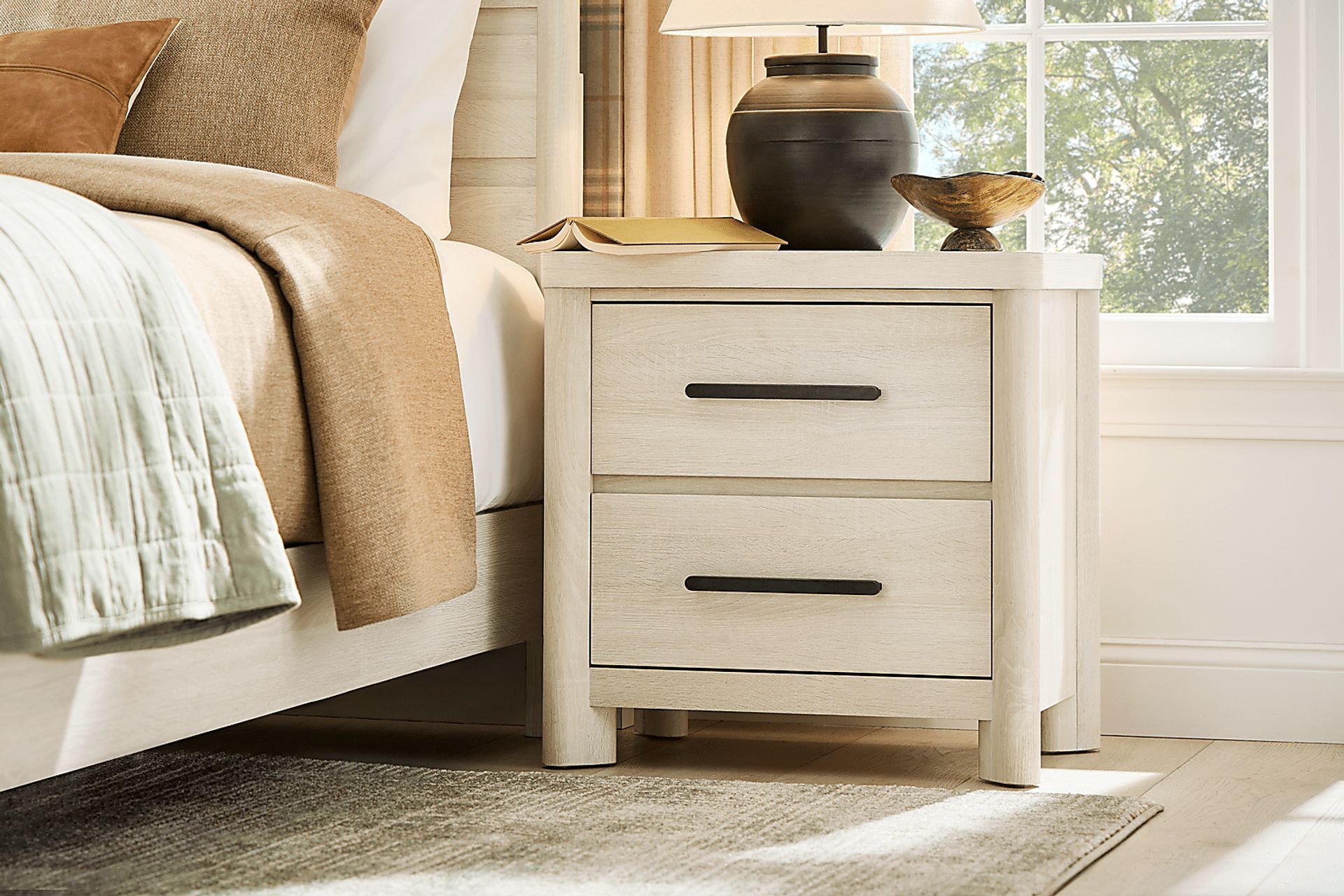 Pinebrook White 5 Pc Queen Panel Bedroom - Image 8