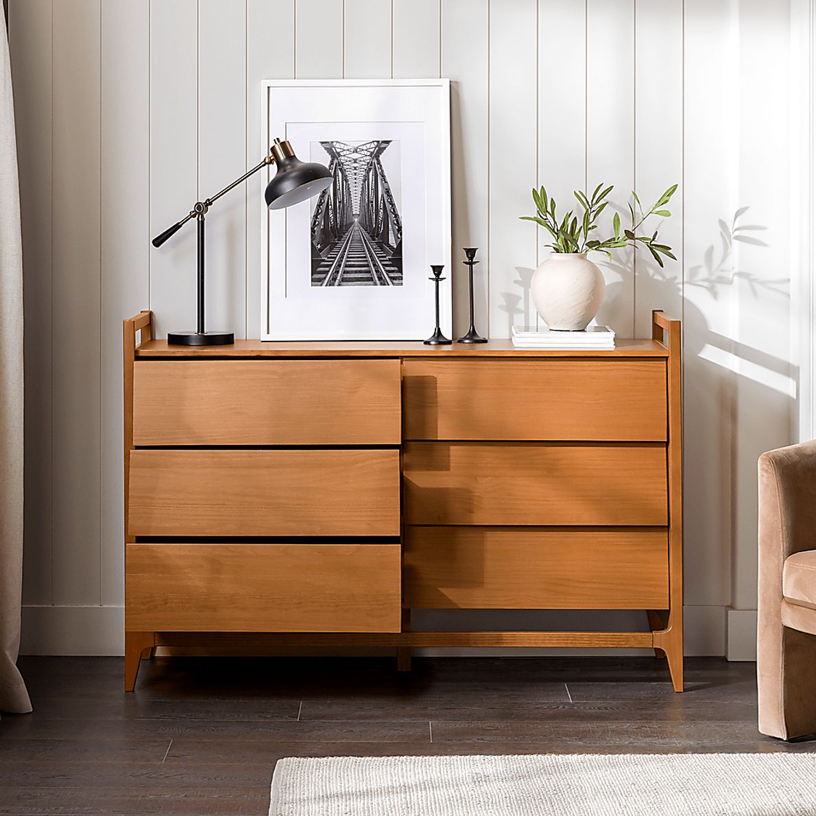 Pineholde Caramel Dresser