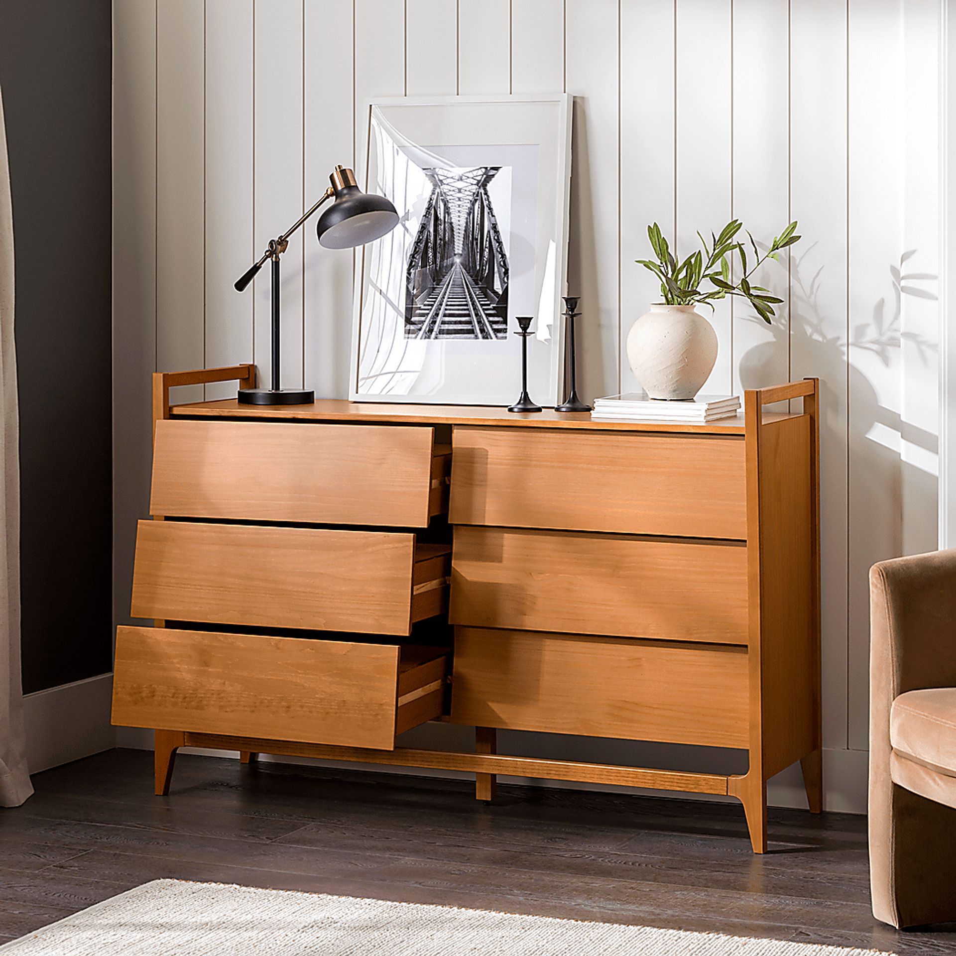 Pineholde Caramel Dresser - Image 3