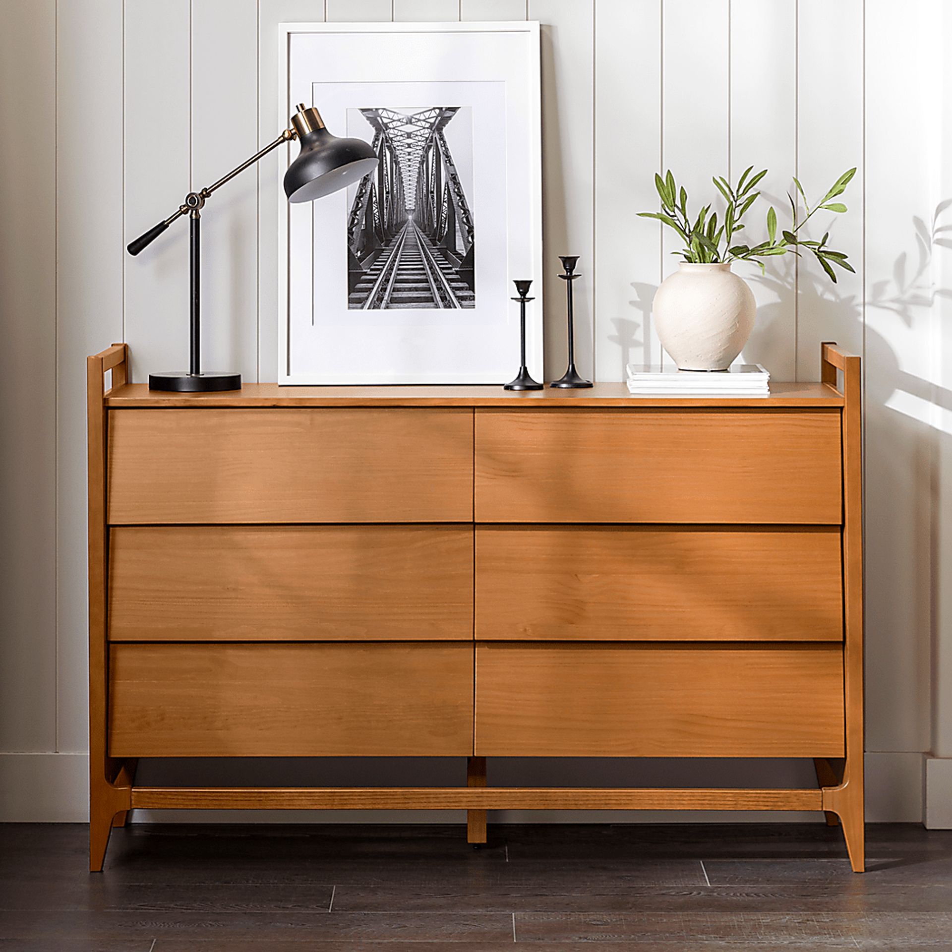 Pineholde Caramel Dresser - Image 4
