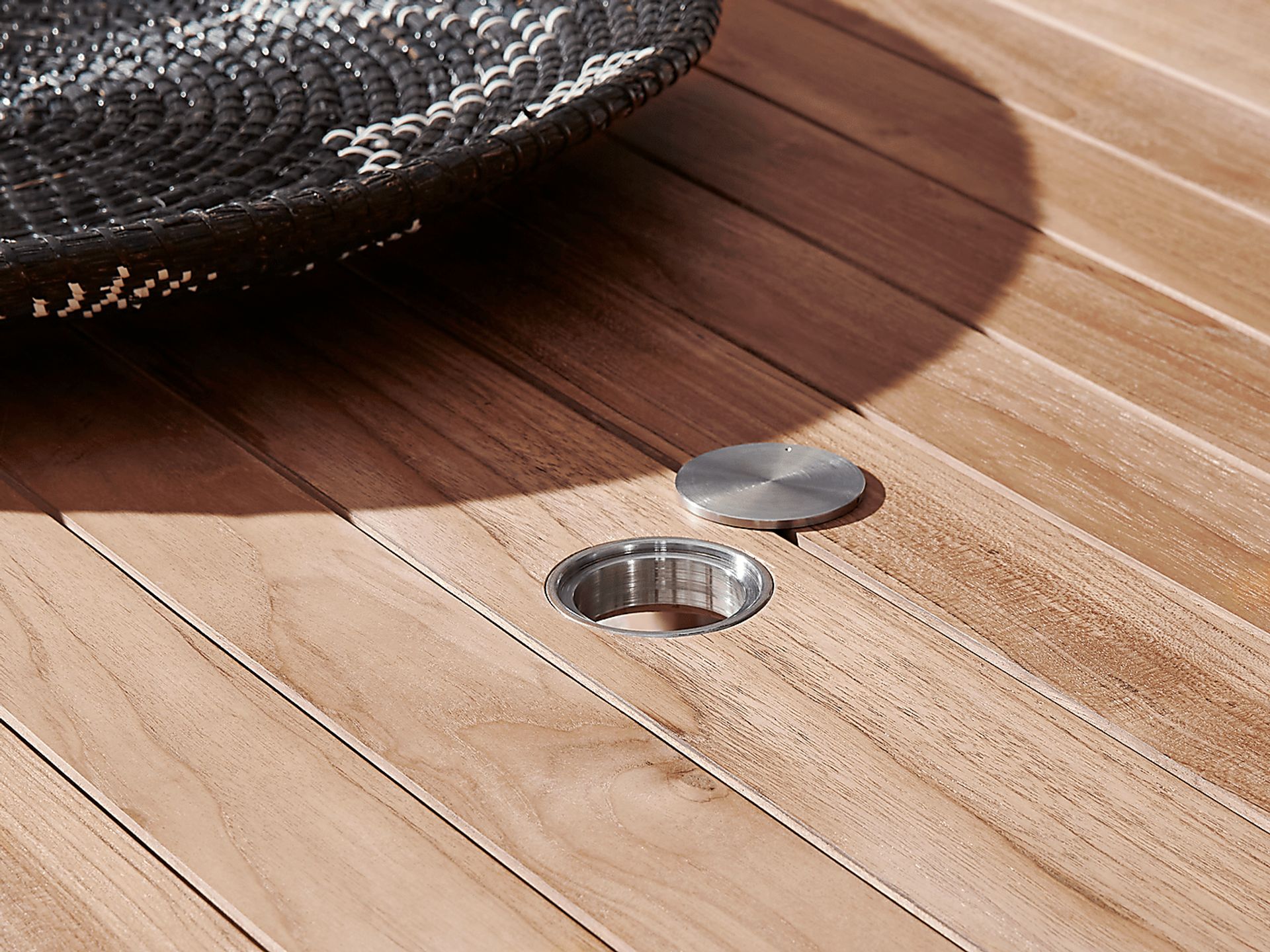 Pleasant Bay Teak 5 Pc Round Outdoor Dining Set - Image 3