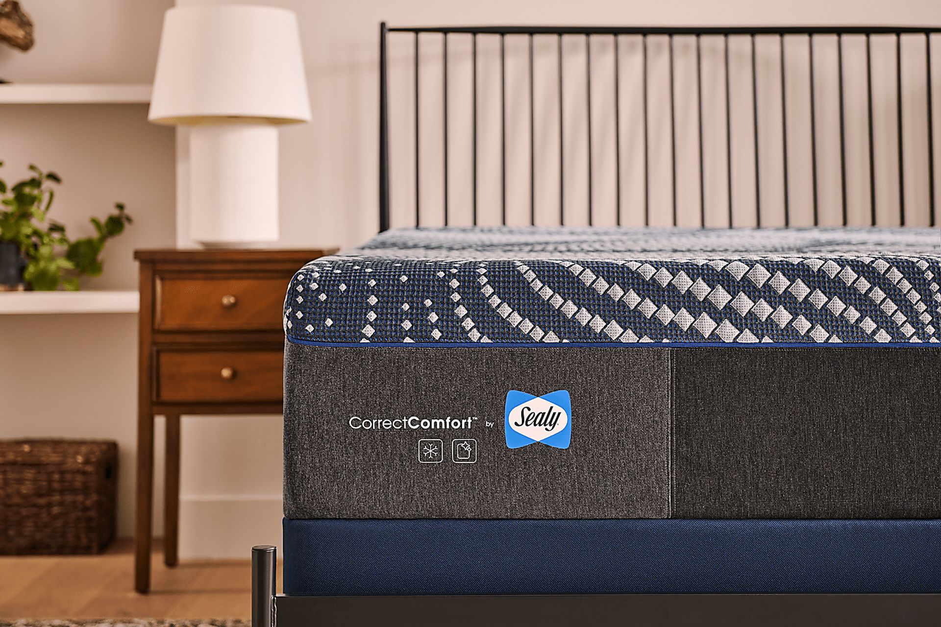Sealy Correct Comfort Northgate Queen Mattress - Image 3