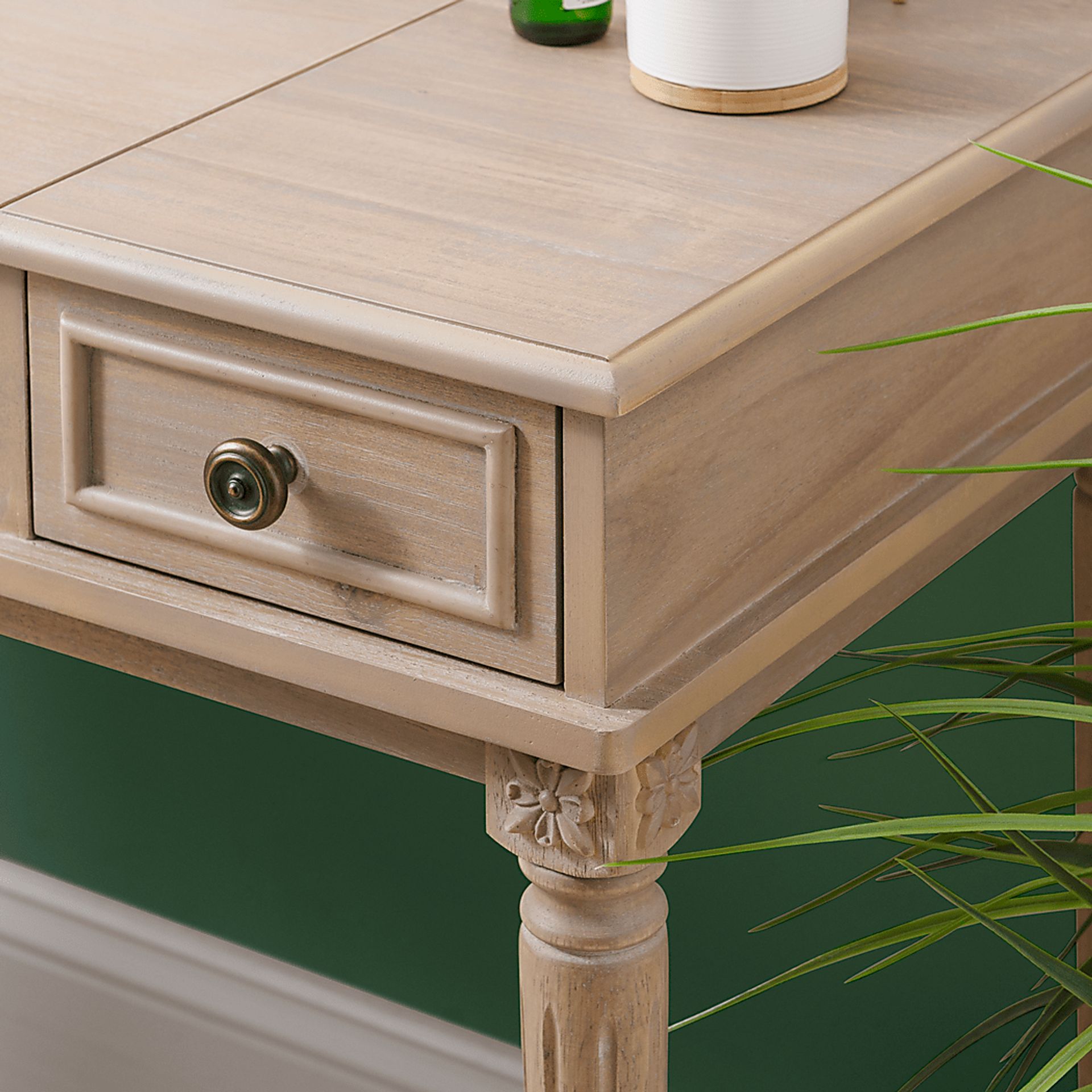 Quackenboss Brown Vanity Set - Image 6