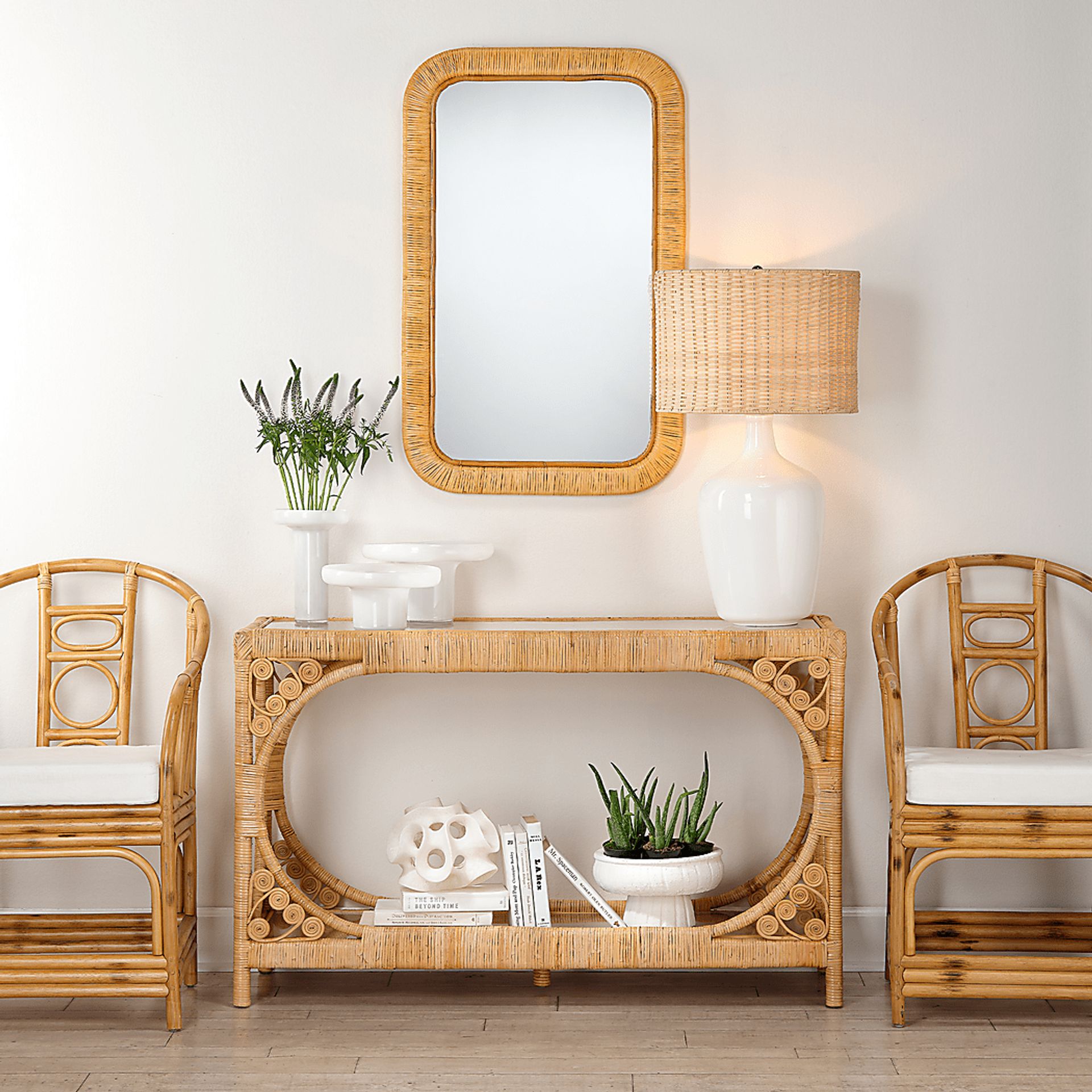 Quaga Cove White Lamp - Image 4