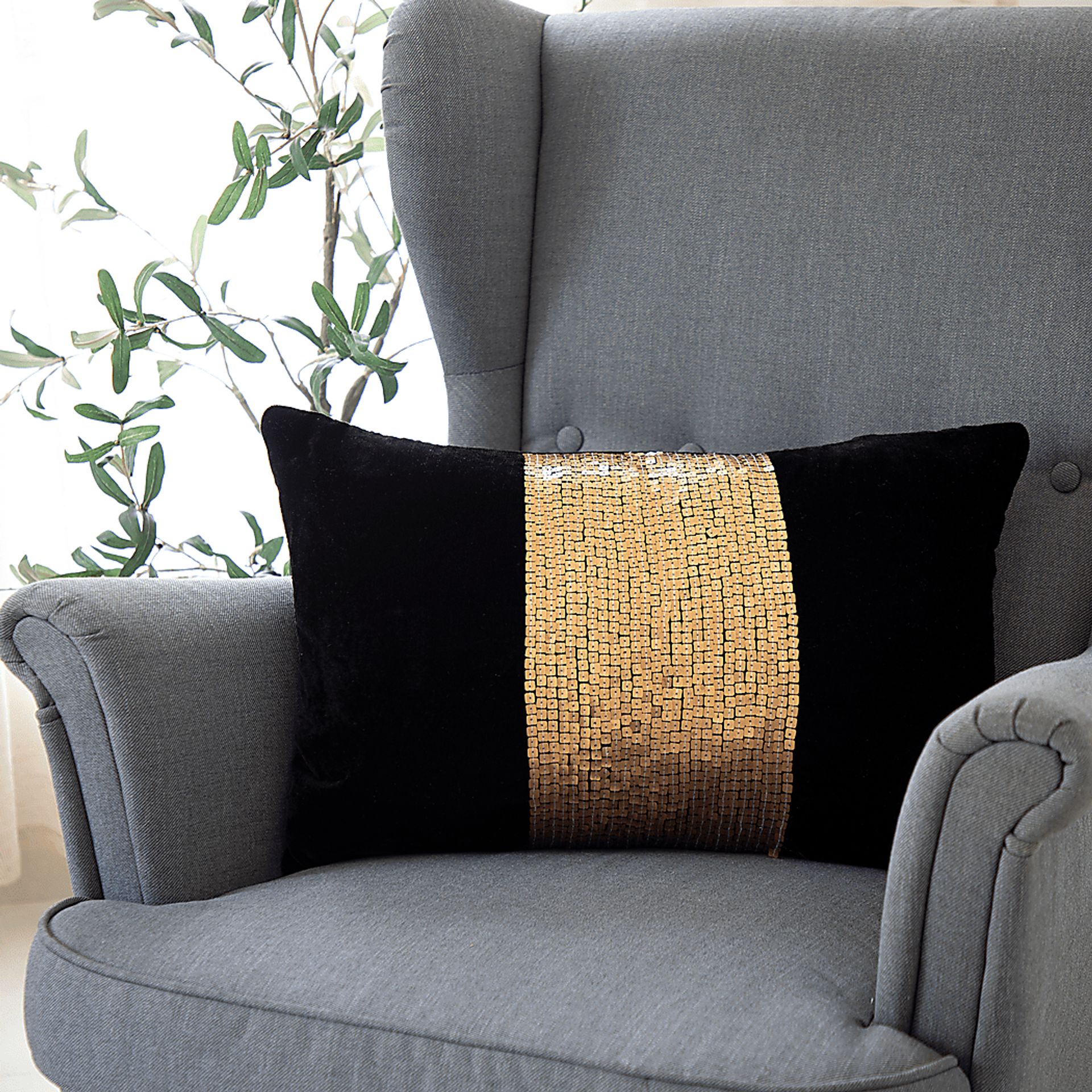 Quandi Black Lumbar Pillow - Image 2