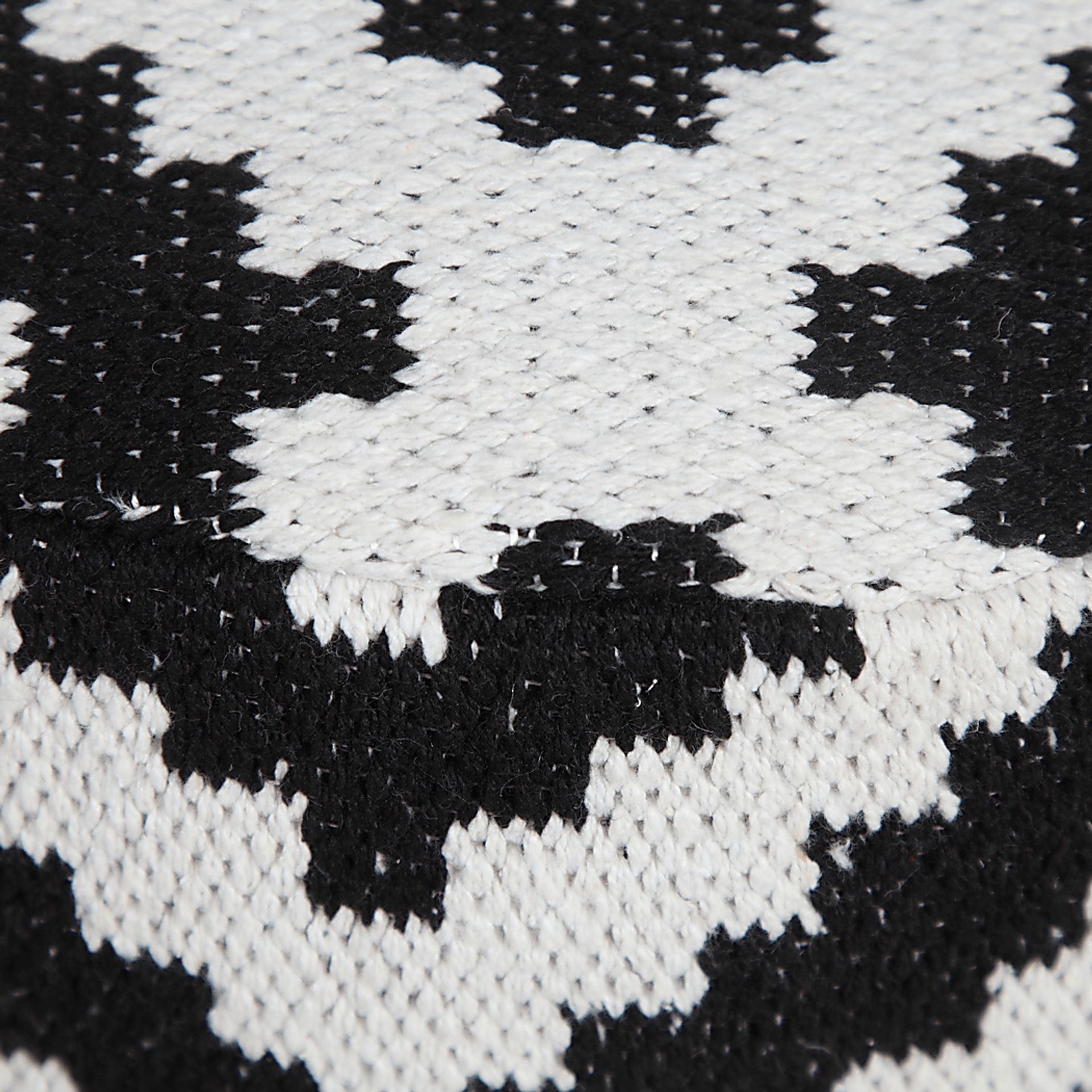 Quincera Black Pouf - Image 8