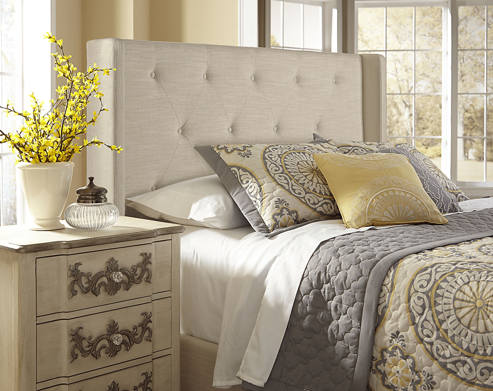 Raenne Cream Queen Upholstered Bed - Image 2