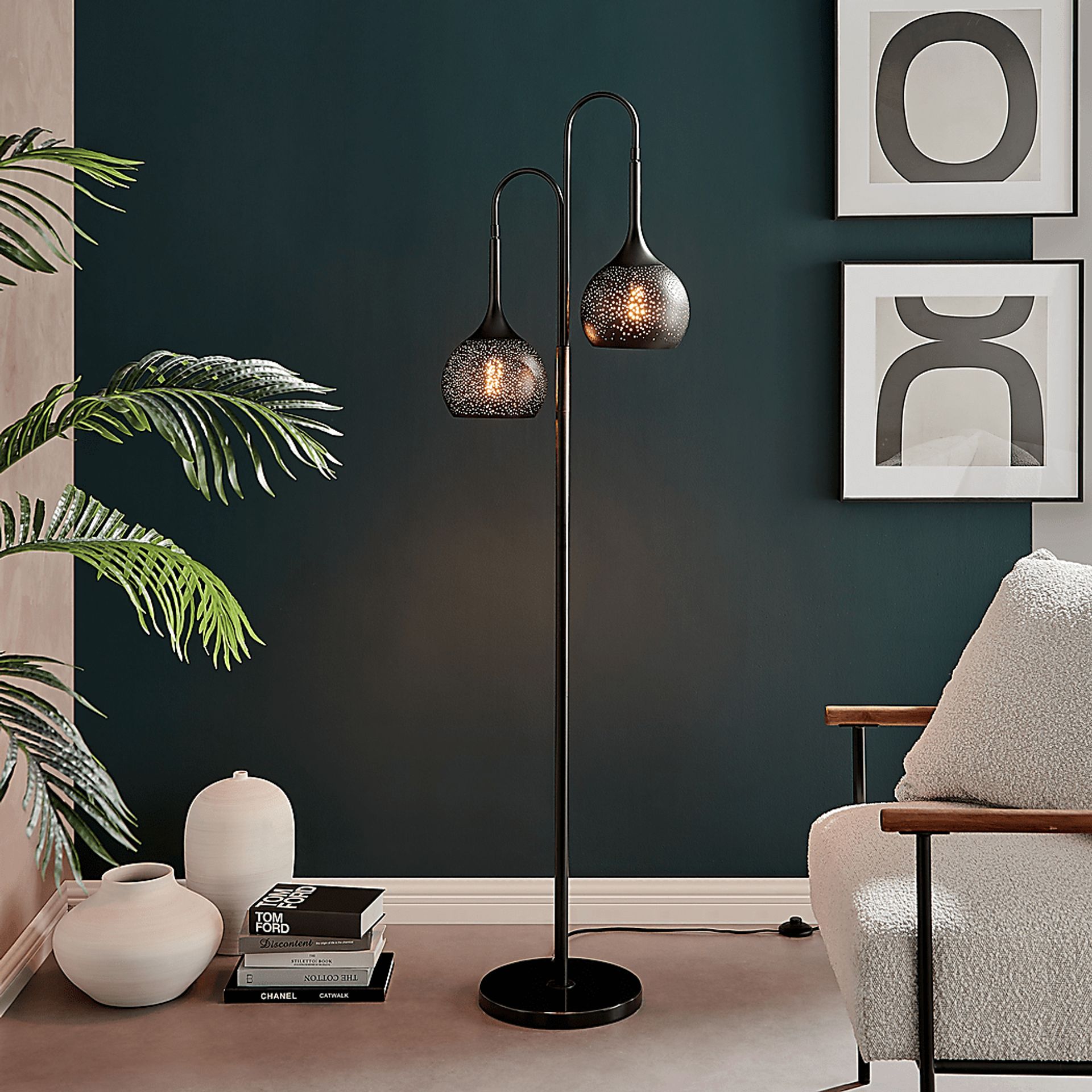 Ralkell Land Black Floor Lamp - Image 2
