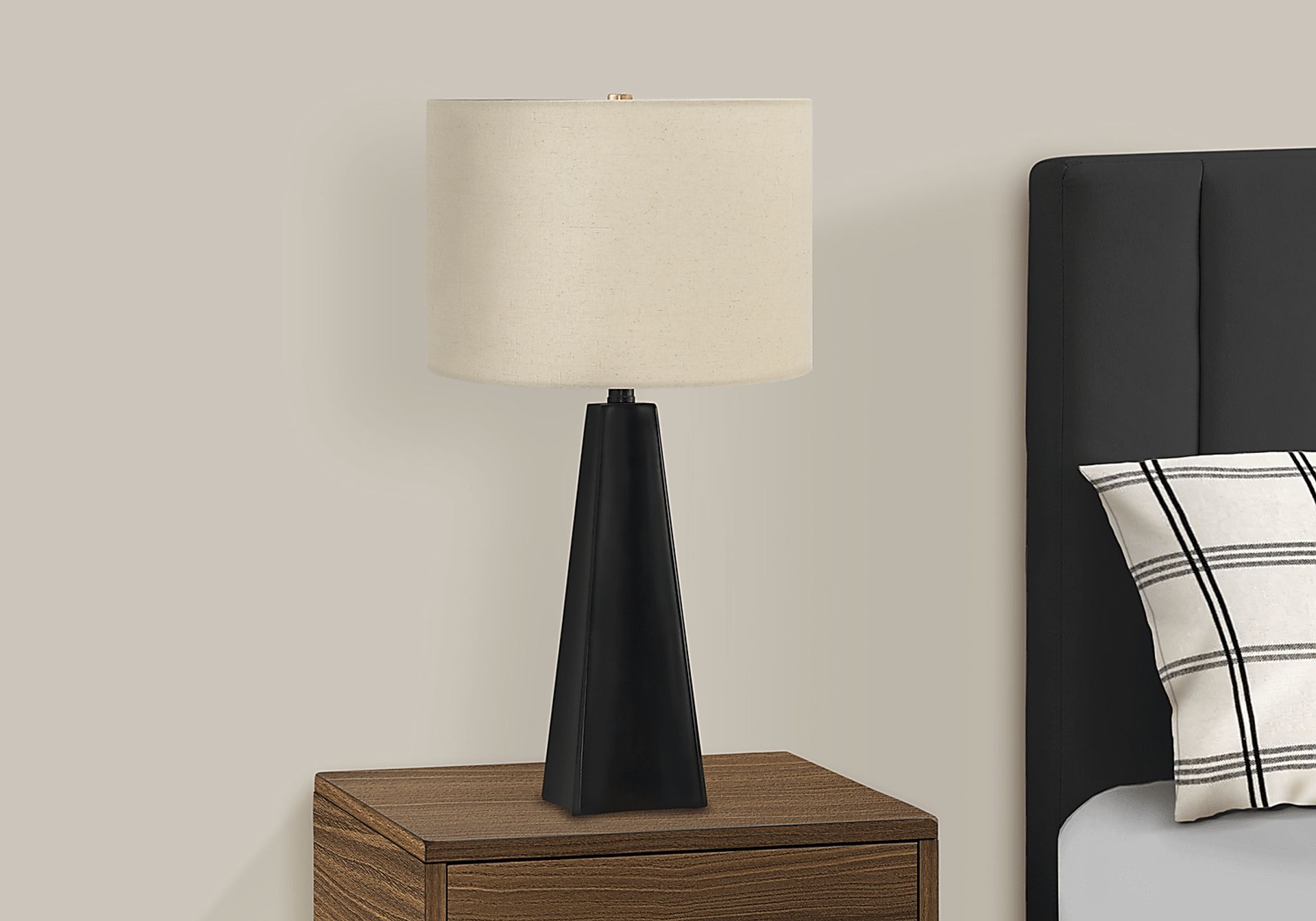 Rankin Court Black Lamp - Image 3