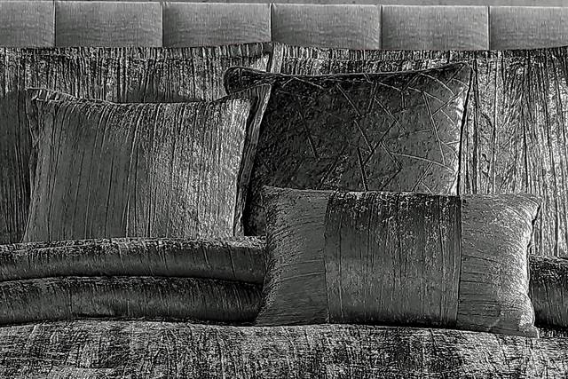 Recine Charcoal 7 Pc King Comforter Set - Thumbnail - Image 4